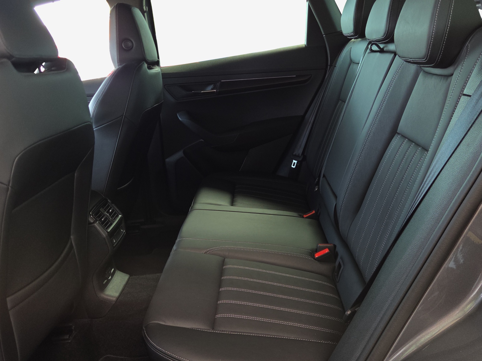 SKODA Karoq 2.0 TSI SportLine 4x4 DSG-image-11