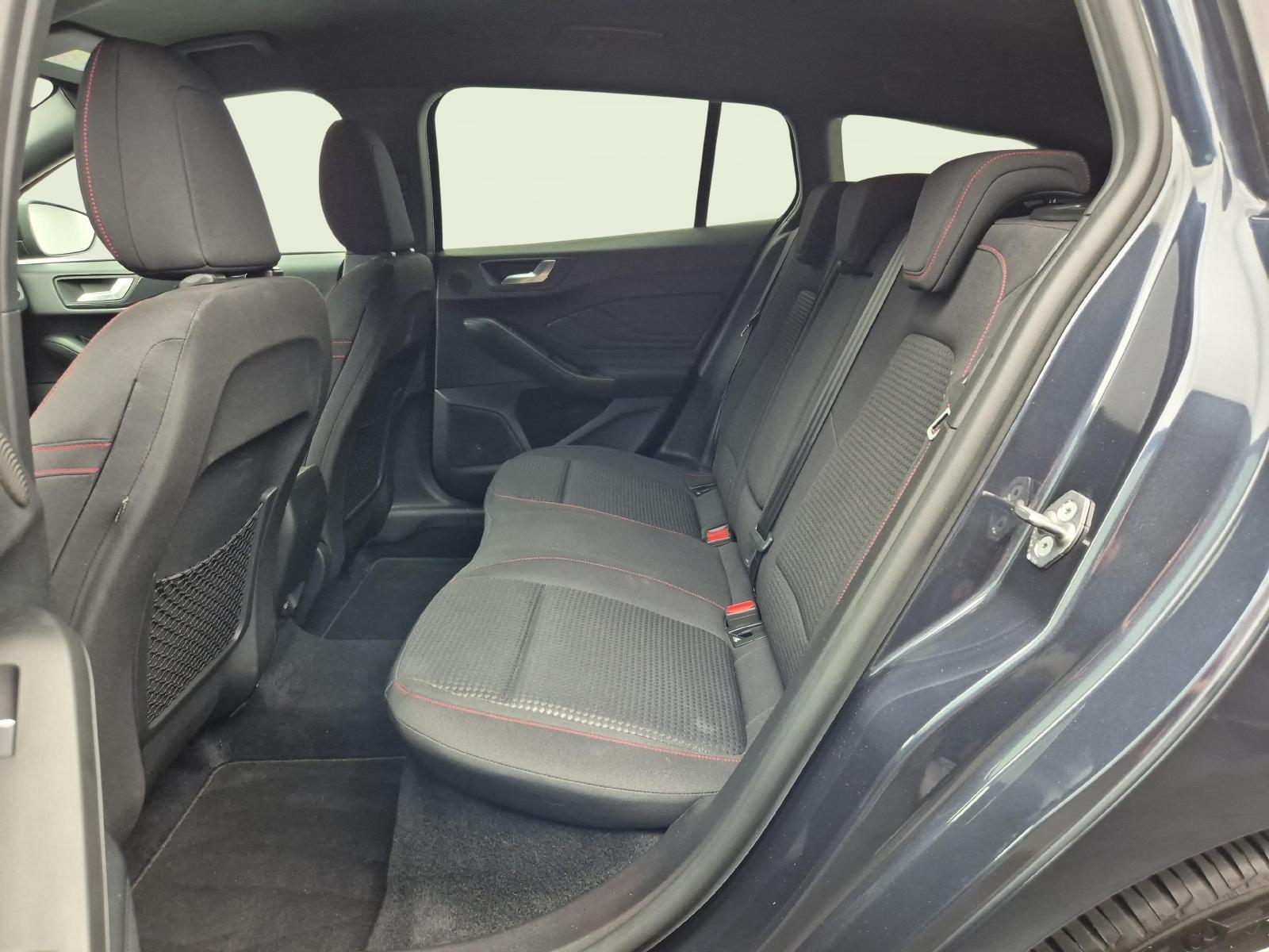 FORD Focus Station Wagon 2.0 EcoBlue 150 ST-Line-image-3