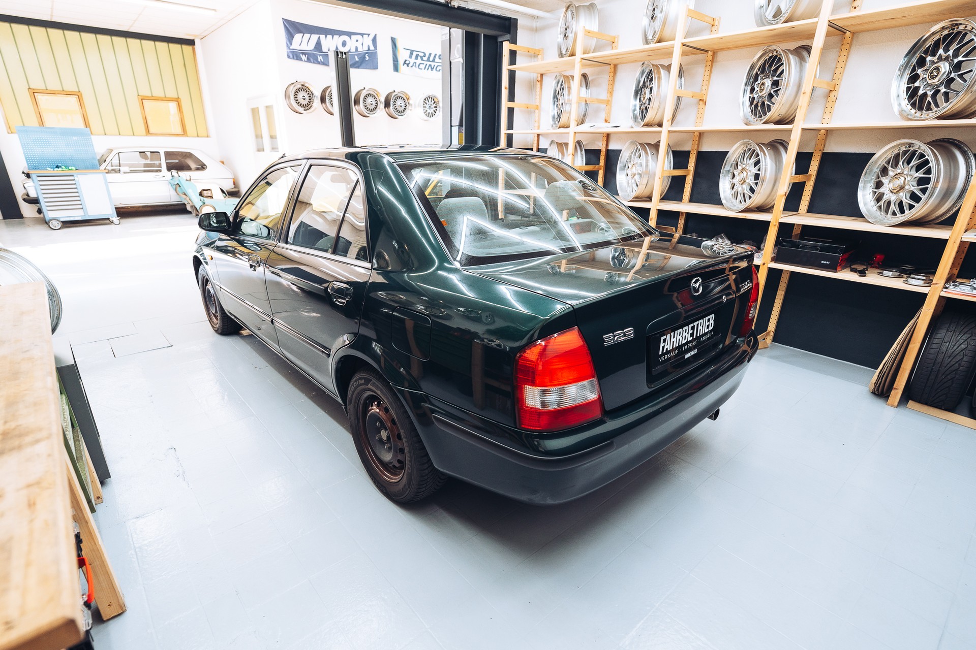 MAZDA 323 1.8i-16V-image-6