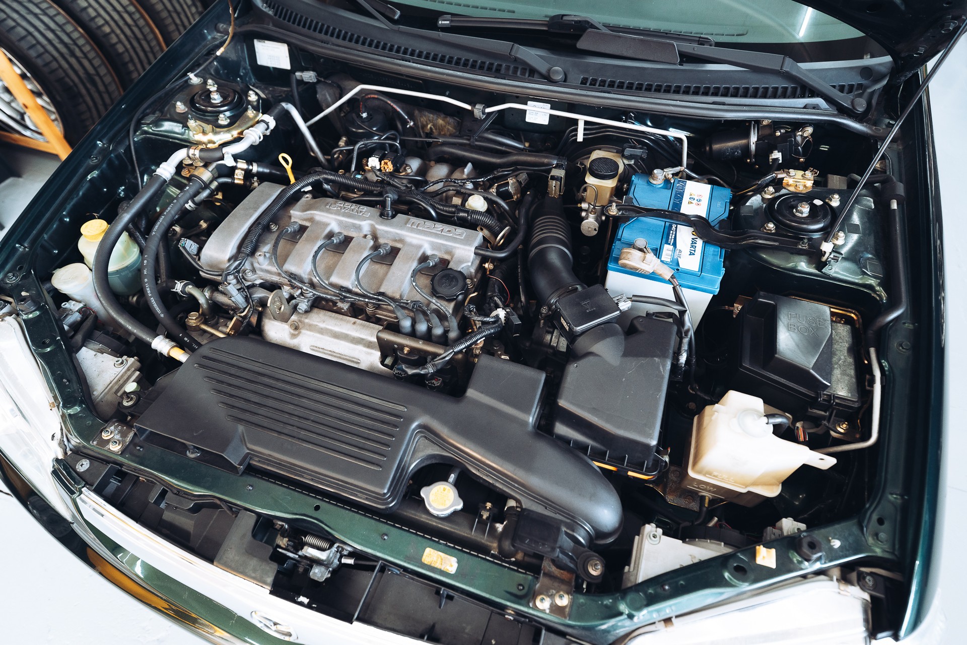MAZDA 323 1.8i-16V-image-11