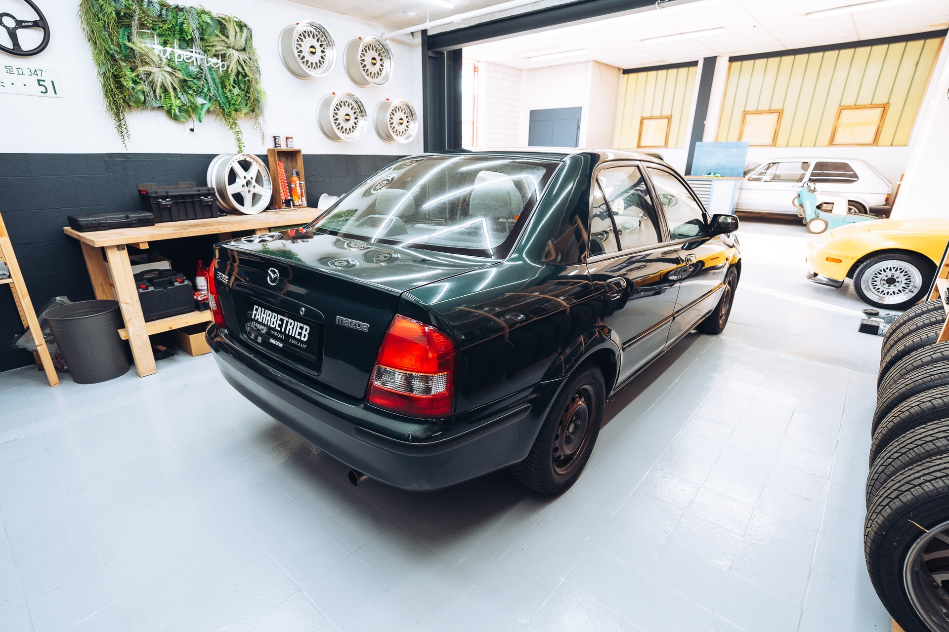 MAZDA 323 1.8i-16V-image-5