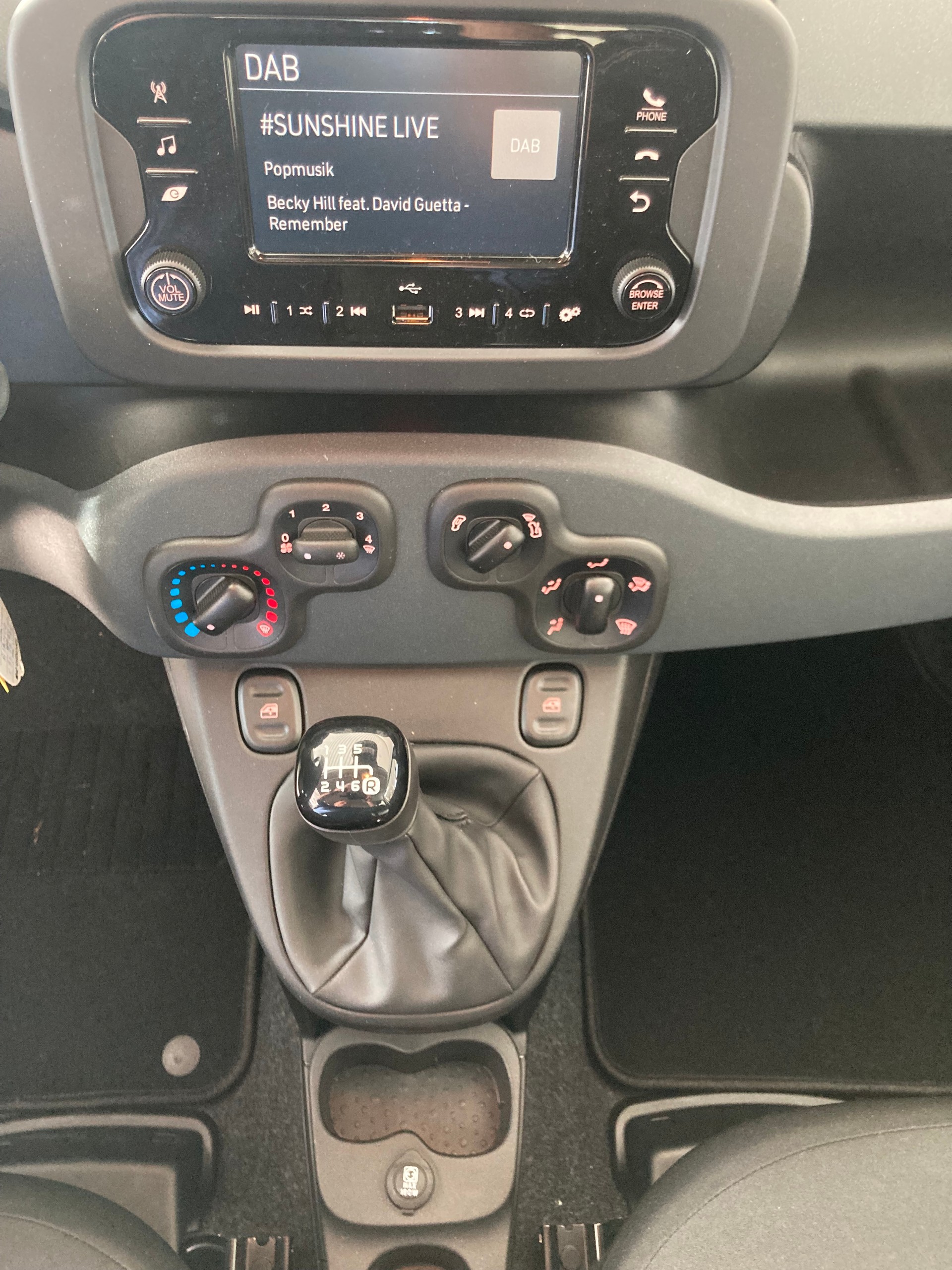 FIAT Panda 1.0 MHEV City Life-image-10