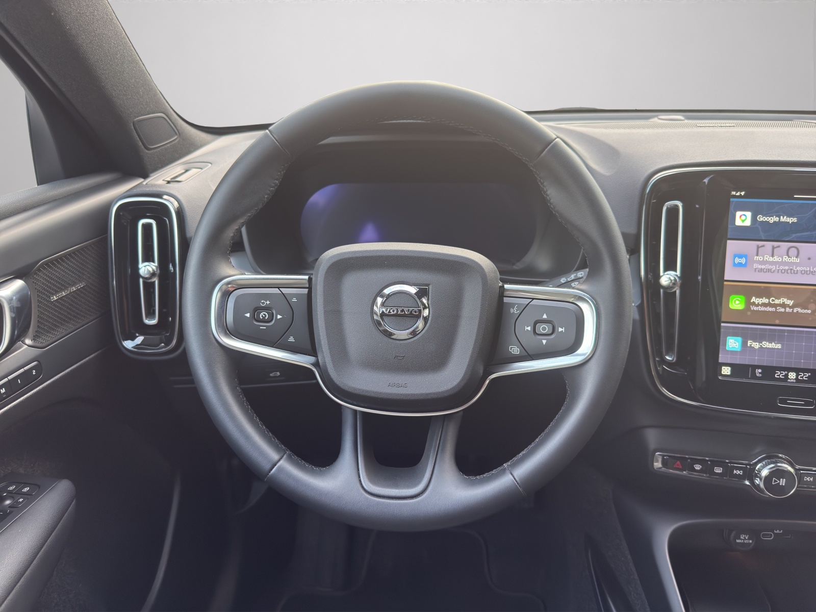 VOLVO XC40 2.0 B3 MH Plus Dark-image-7