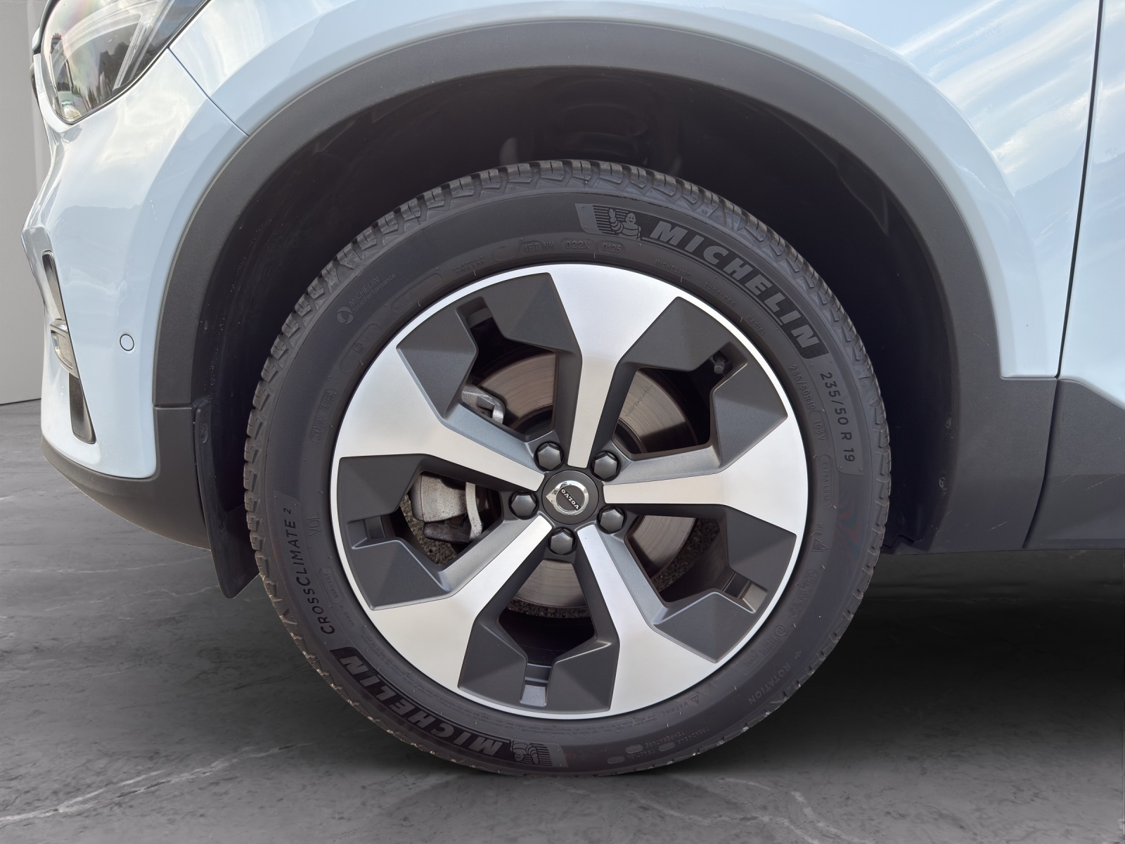 VOLVO XC40 2.0 B3 MH Plus Dark-image-8