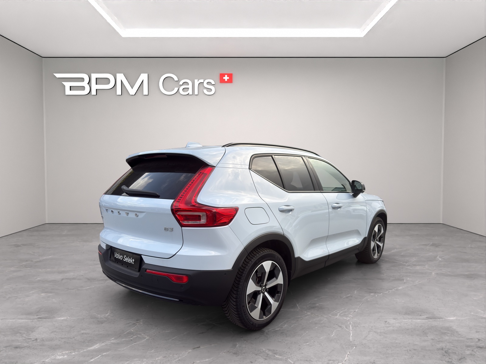 VOLVO XC40 2.0 B3 MH Plus Dark-image-4