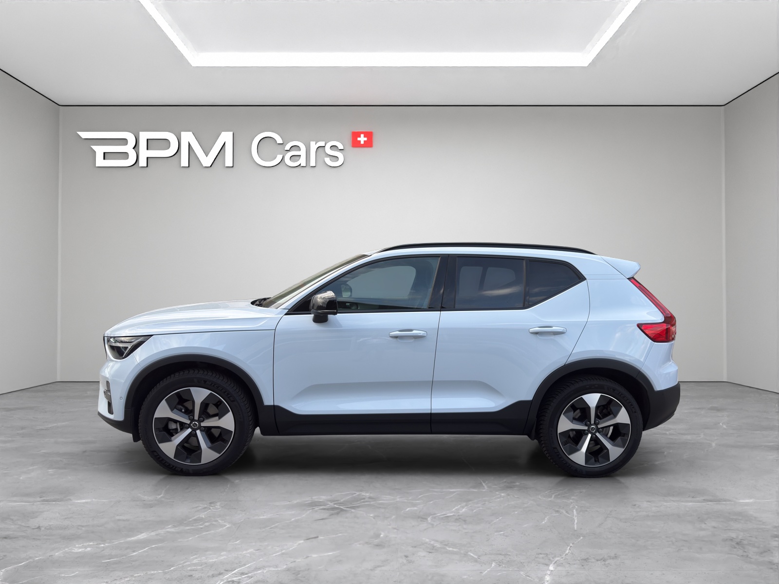VOLVO XC40 2.0 B3 MH Plus Dark-image-12