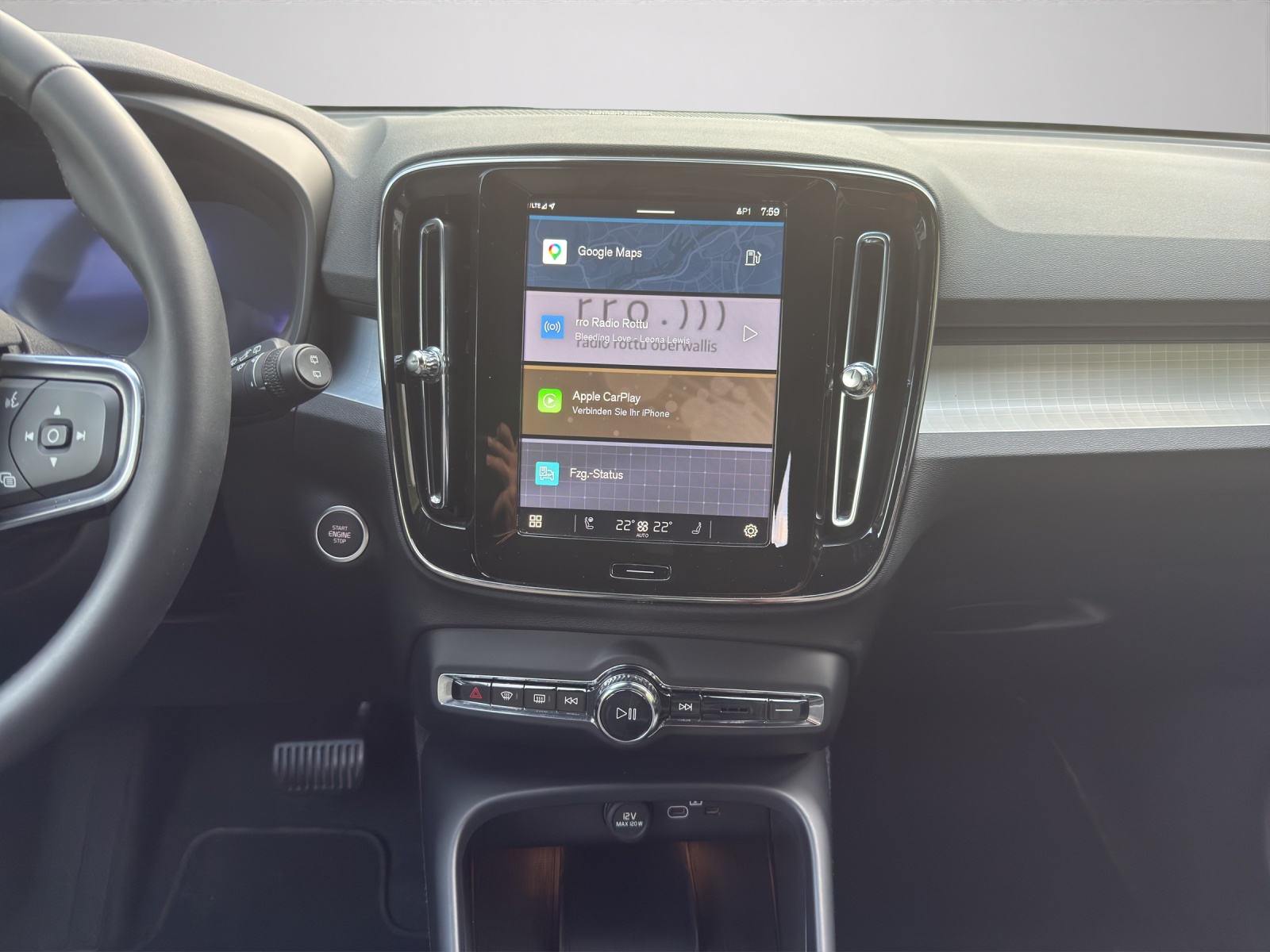 VOLVO XC40 2.0 B3 MH Plus Dark-image-10