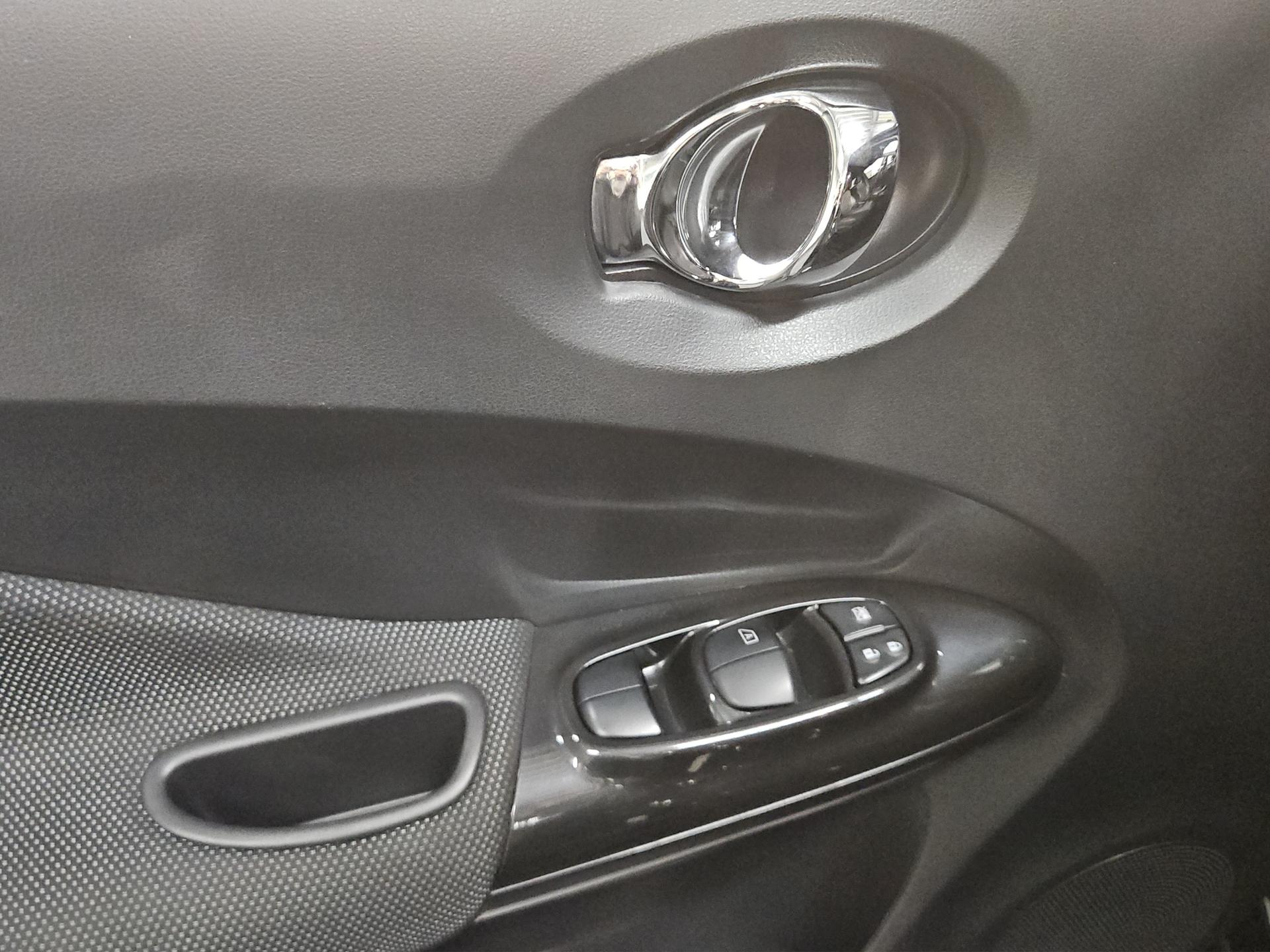 NISSAN Juke 1.6 N-Connecta Xtronic M-CVT-image-17