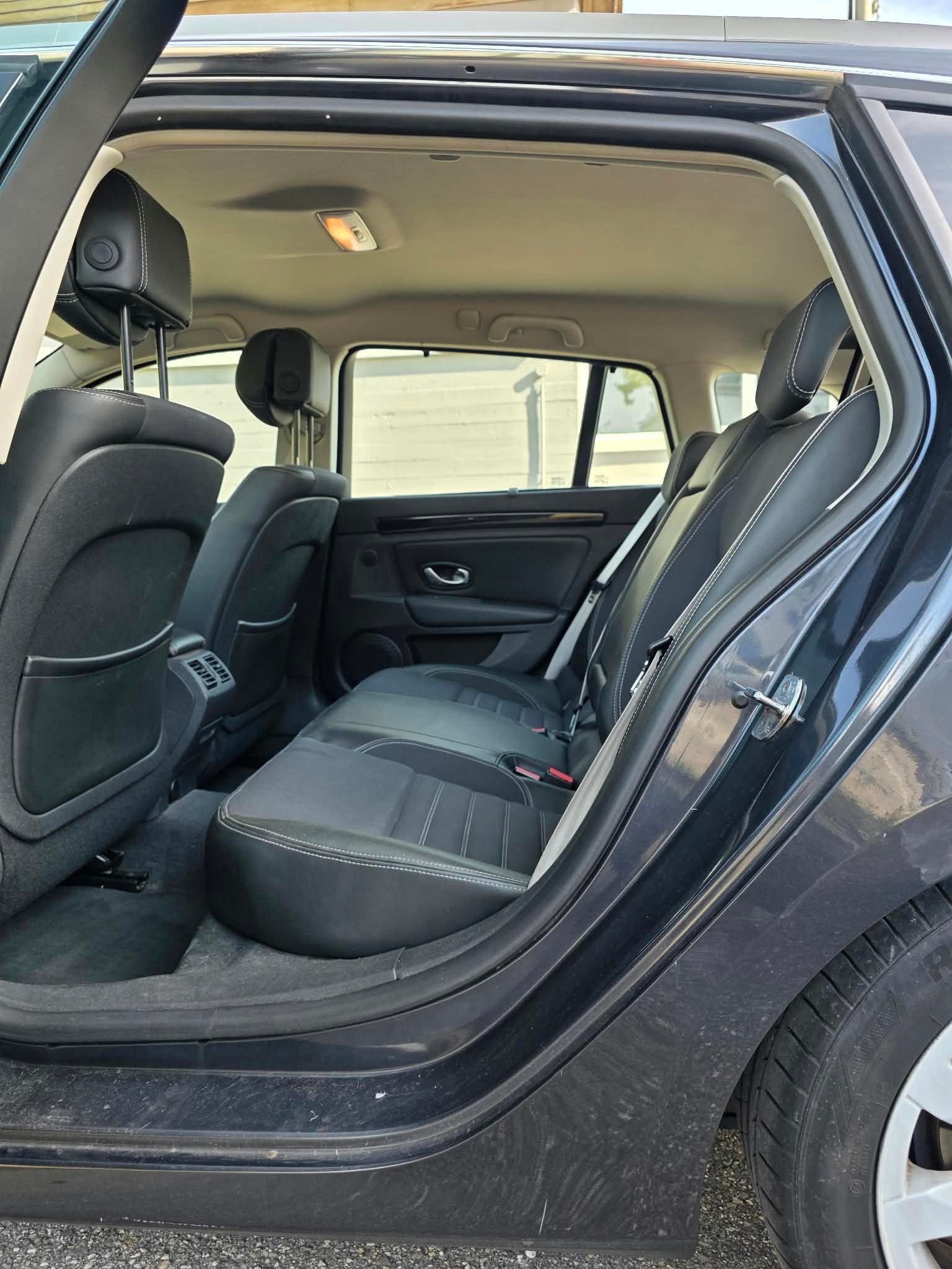 RENAULT LAGUNA-image-9