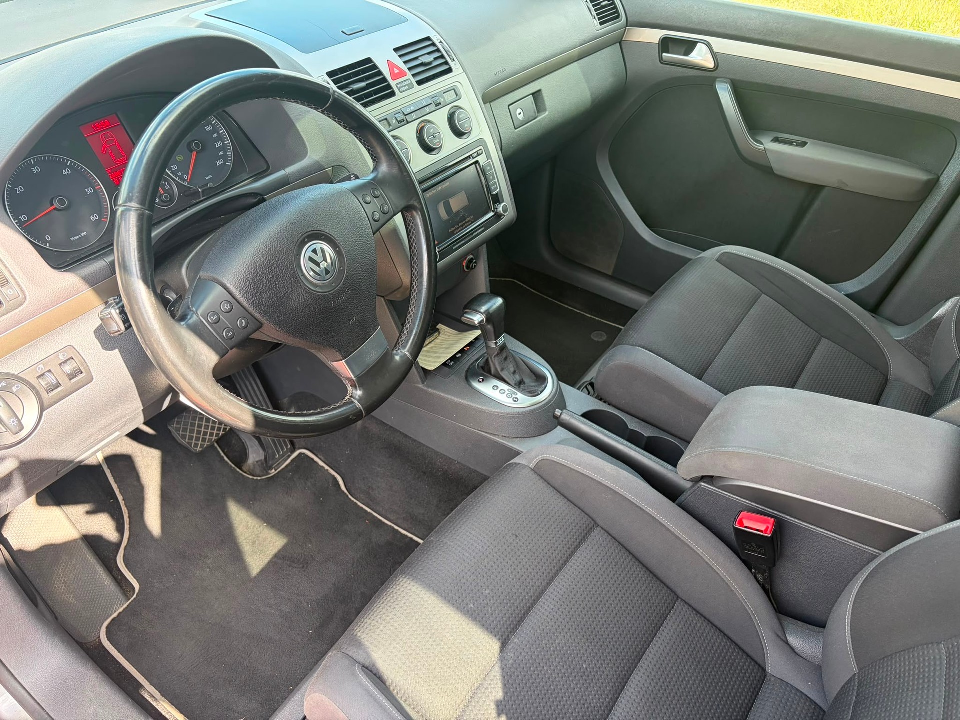 VW Touran 2.0 TDI Highline-image-6