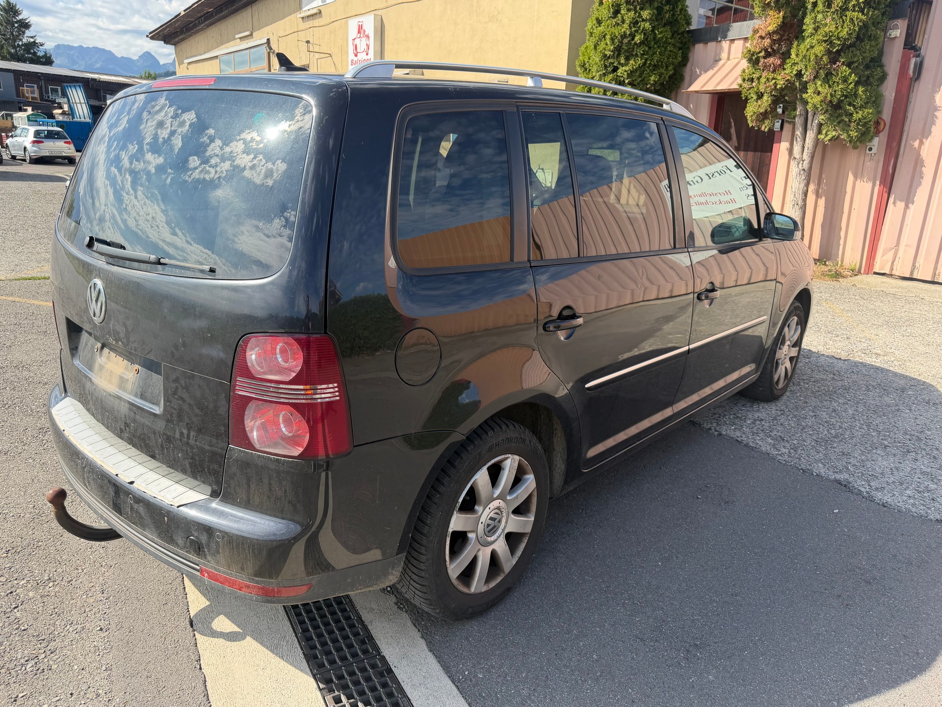 VW Touran 2.0 TDI Highline-image-3