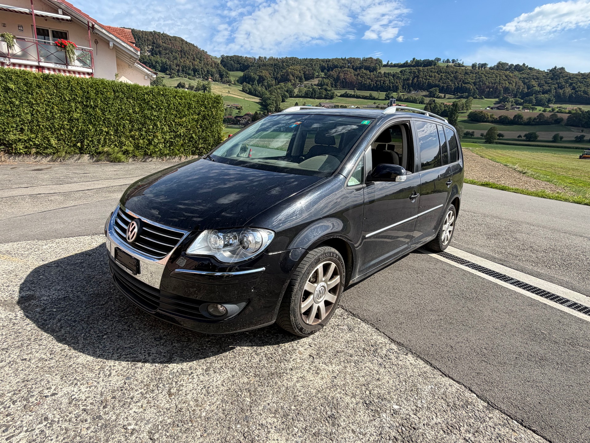 VW Touran 2.0 TDI Highline-image-5