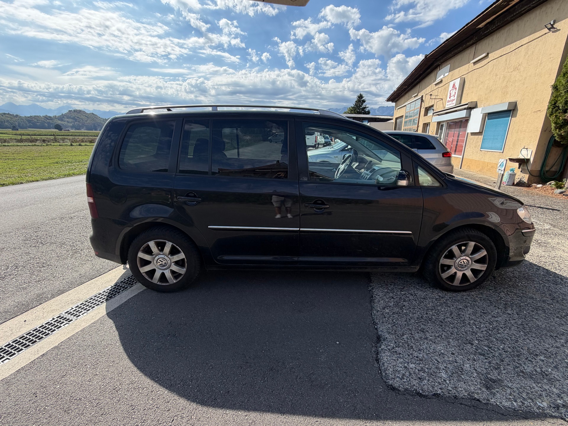 VW Touran 2.0 TDI Highline-image-4