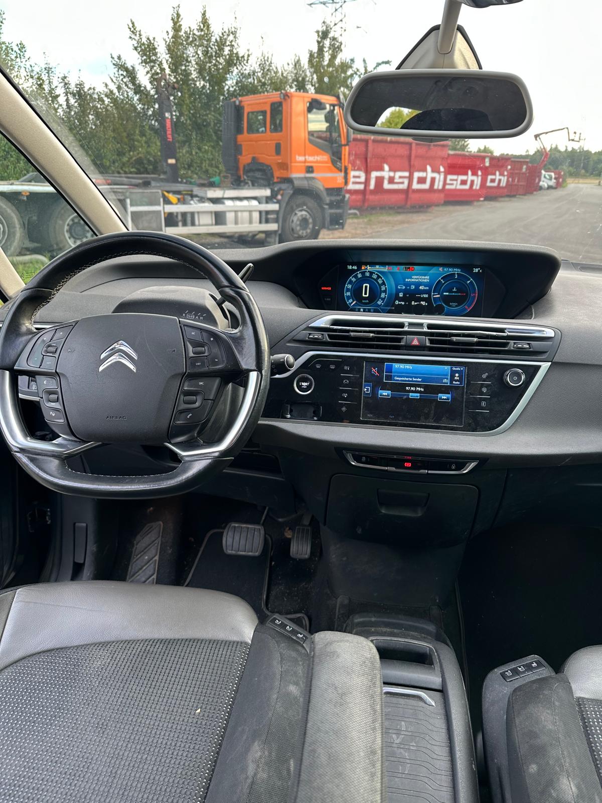 CITROEN Grand C4 Picasso 1.6 e-HDi Exclusive EGS6-image-12