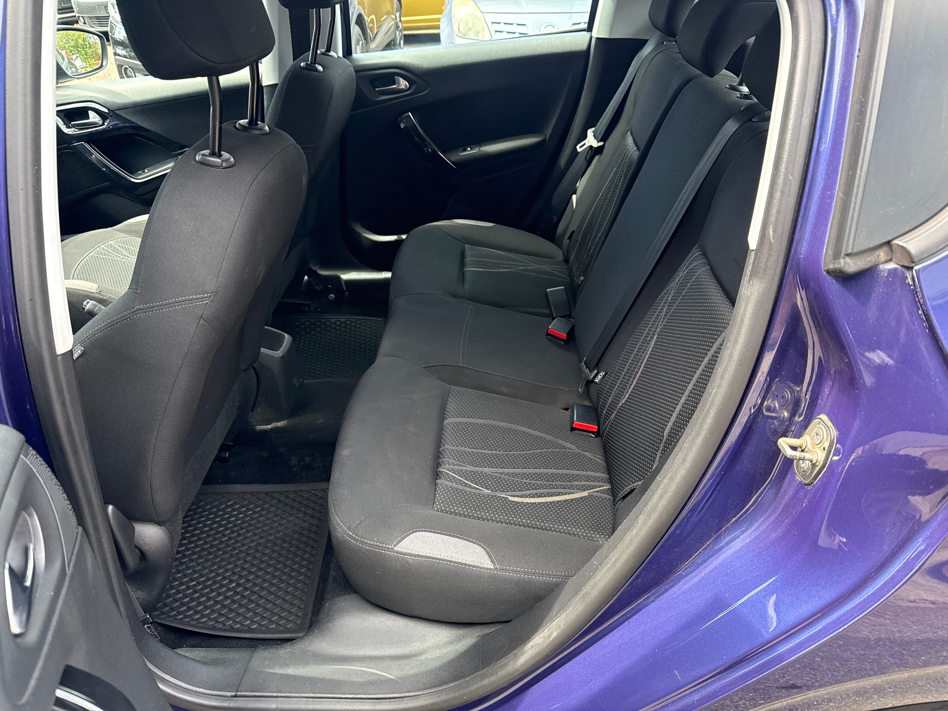 PEUGEOT 208 1.2 VTI Active-image-16