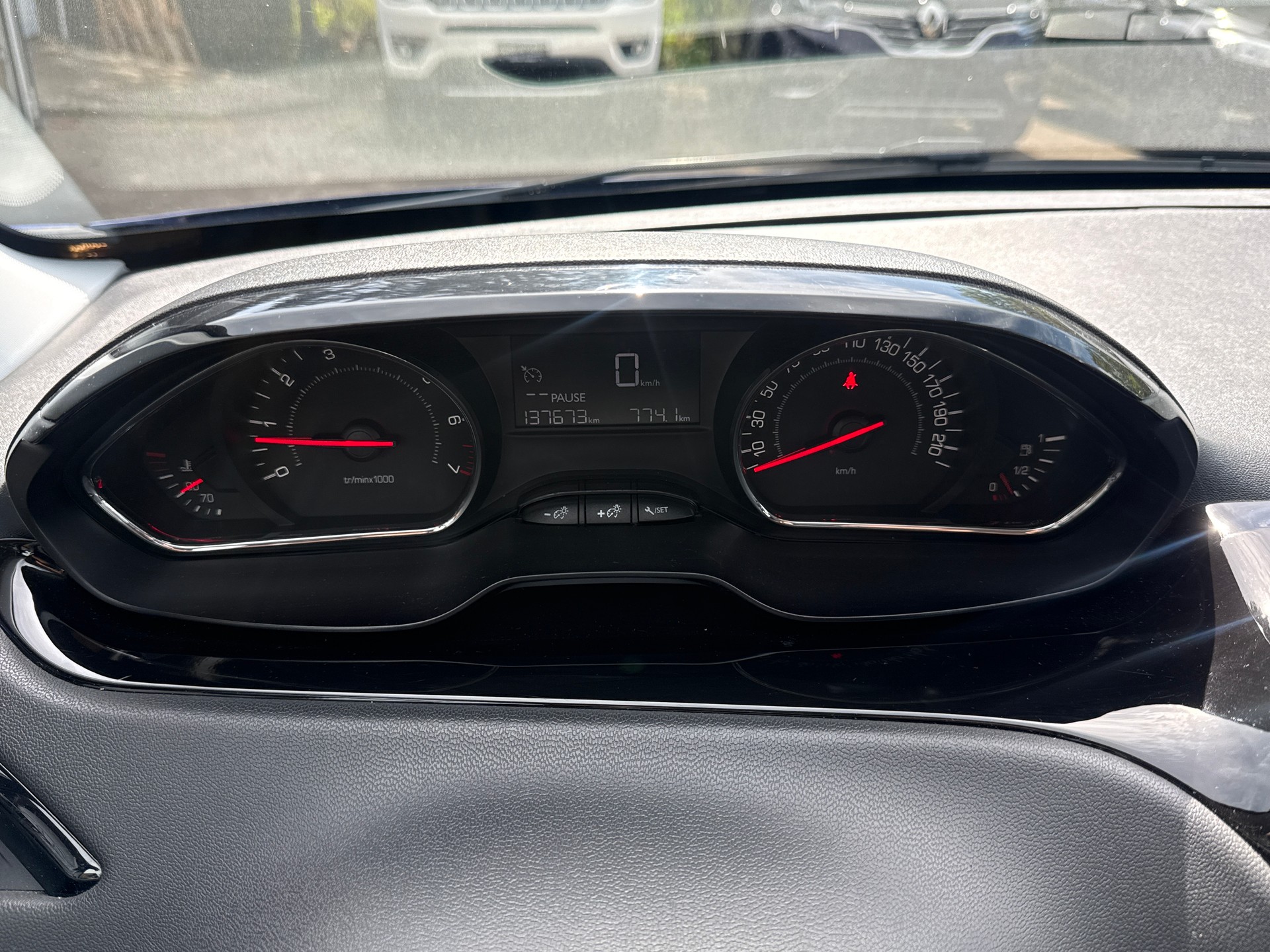 PEUGEOT 208 1.2 VTI Active-image-9