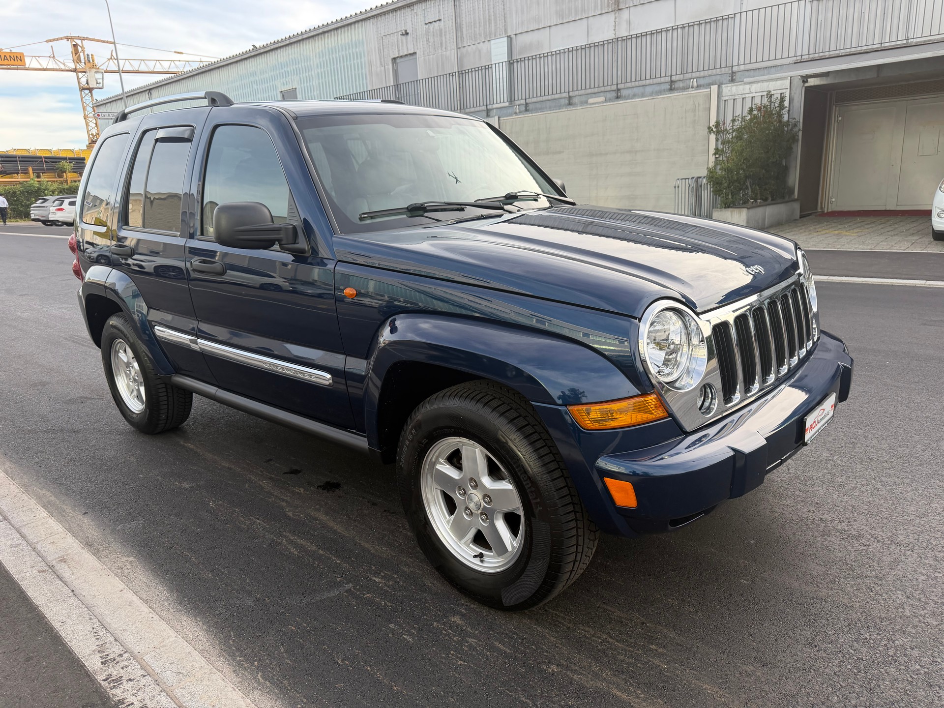 JEEP Cherokee 3.7 V6 Limited-showroom-element-3