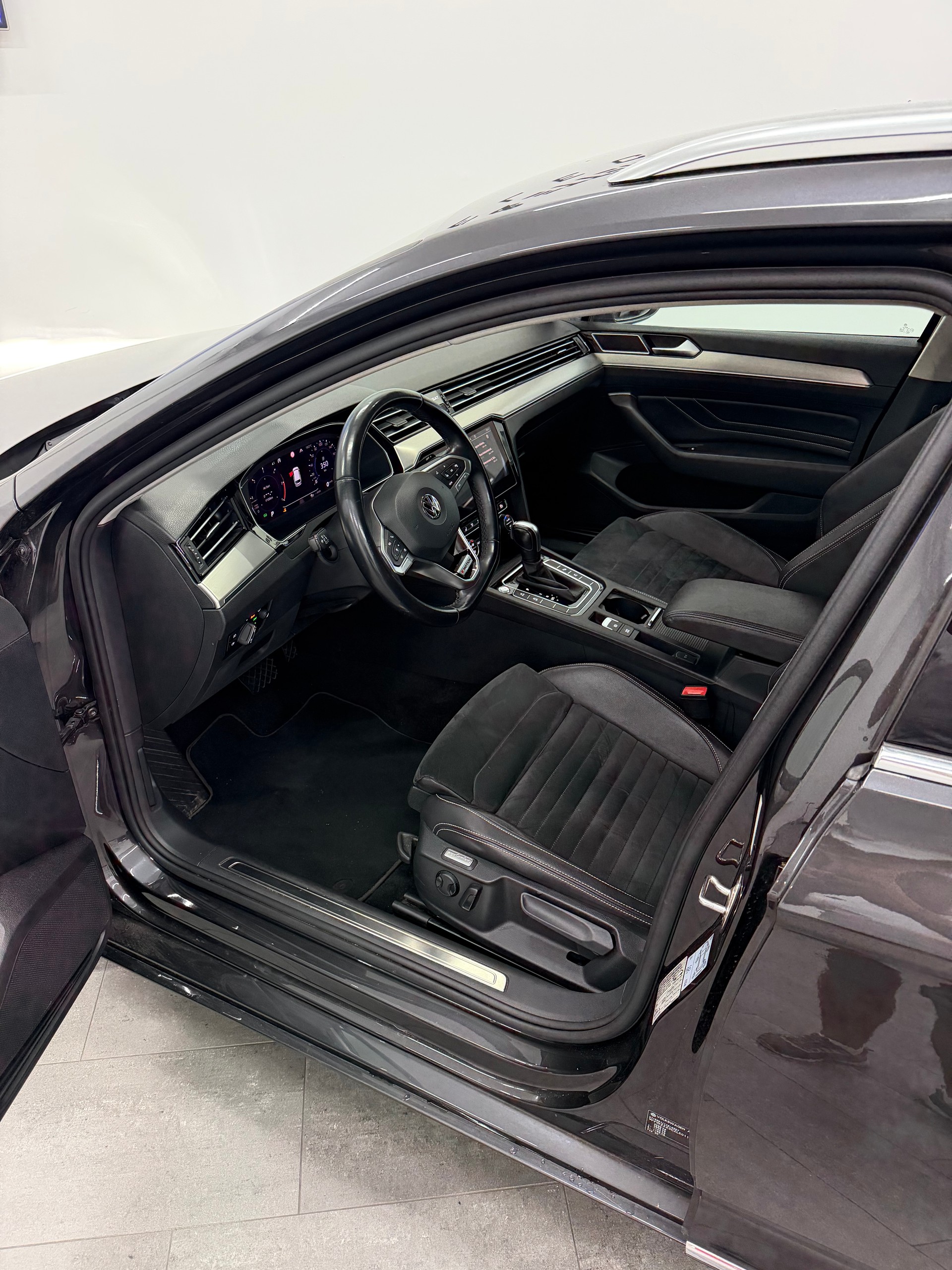 VW Passat 2.0 TDI BMT Elegance 4Motion DSG-image-7