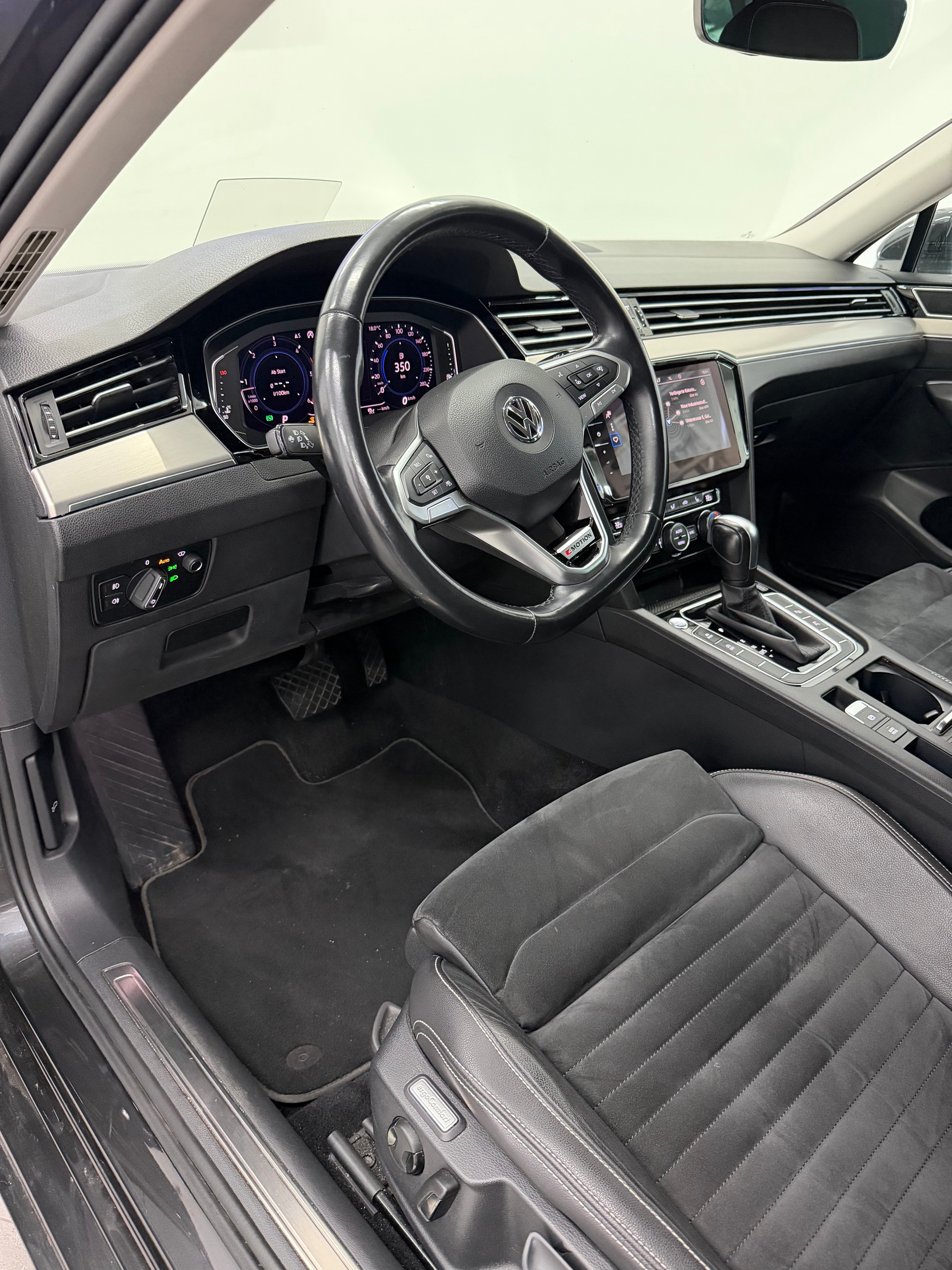 VW Passat 2.0 TDI BMT Elegance 4Motion DSG-image-8
