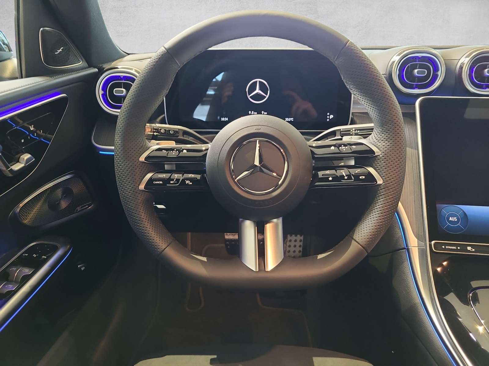 MERCEDES-BENZ C 220 d 4M T Swiss Star AMG Line-image-4