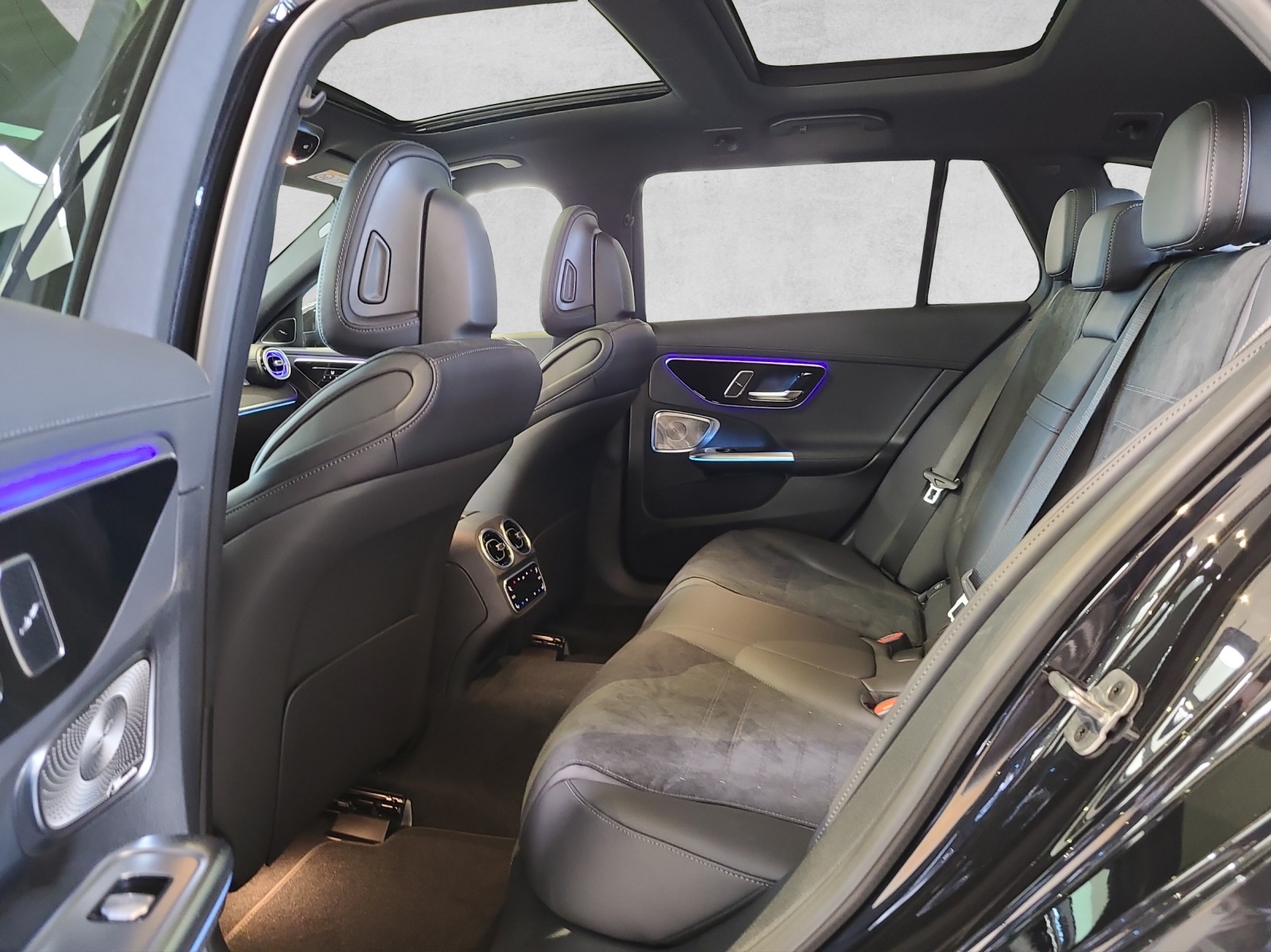 MERCEDES-BENZ C 220 d 4M T Swiss Star AMG Line-image-2