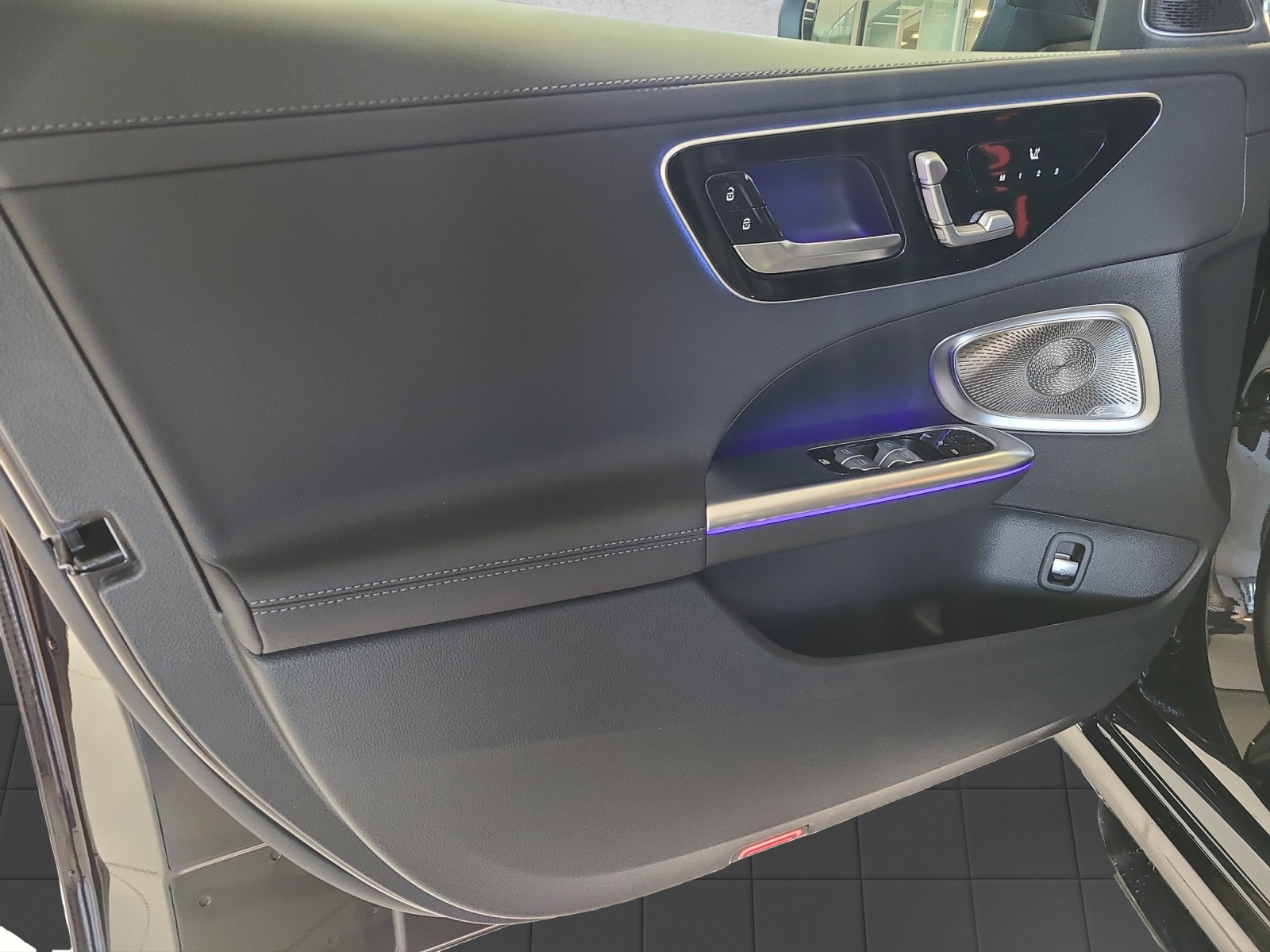 MERCEDES-BENZ C 220 d 4M T Swiss Star AMG Line-image-15
