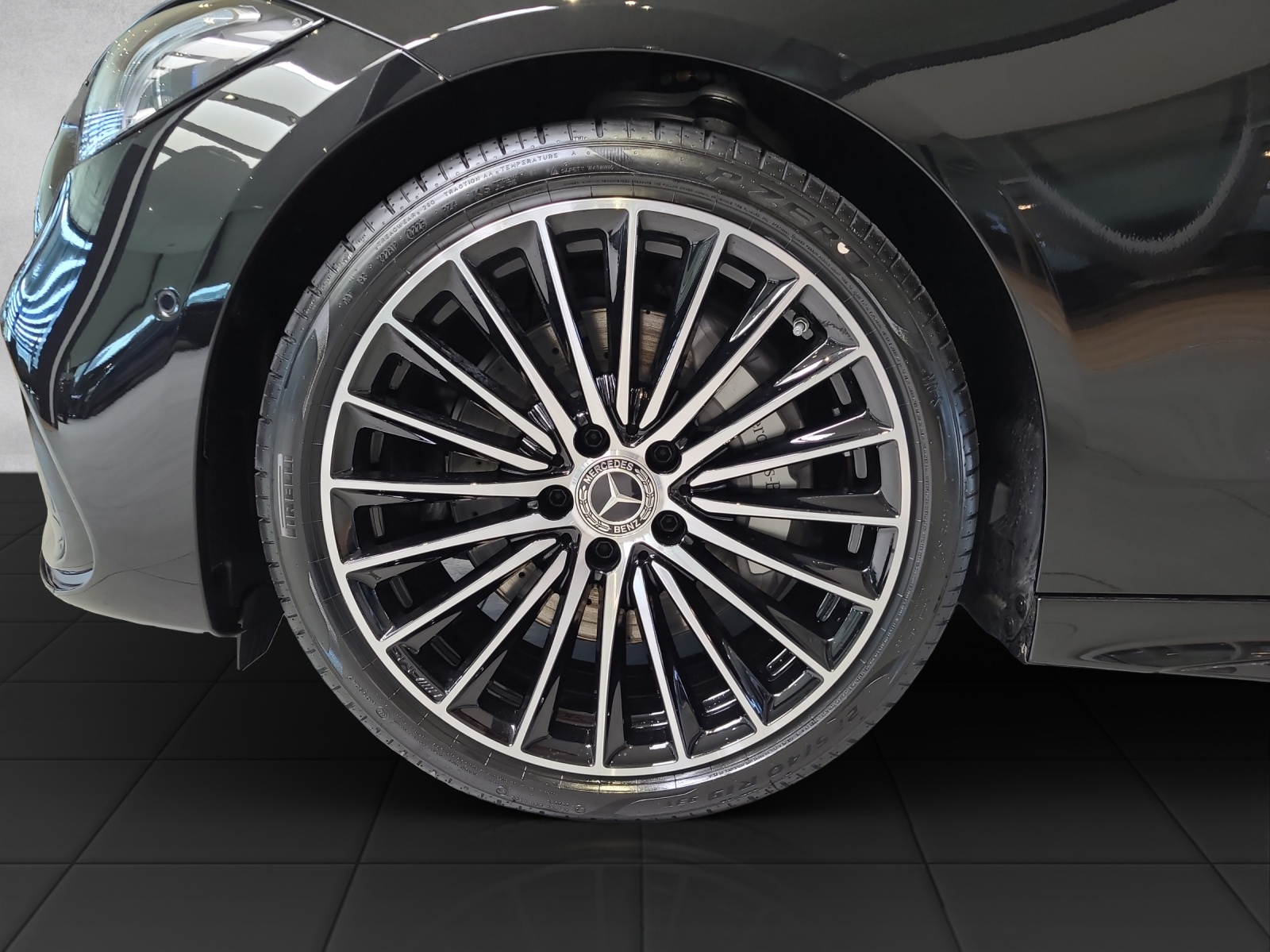 MERCEDES-BENZ C 220 d 4M T Swiss Star AMG Line-image-1