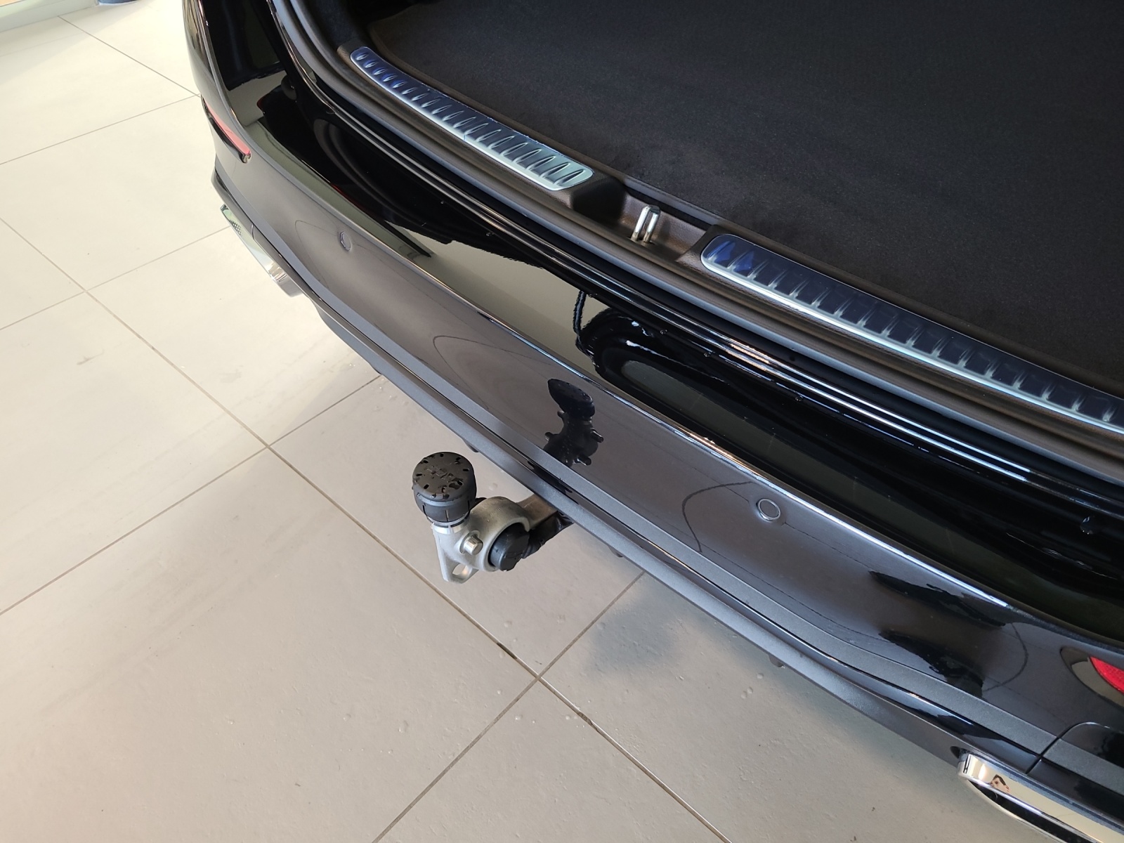 MERCEDES-BENZ C 220 d 4M T Swiss Star AMG Line-image-7