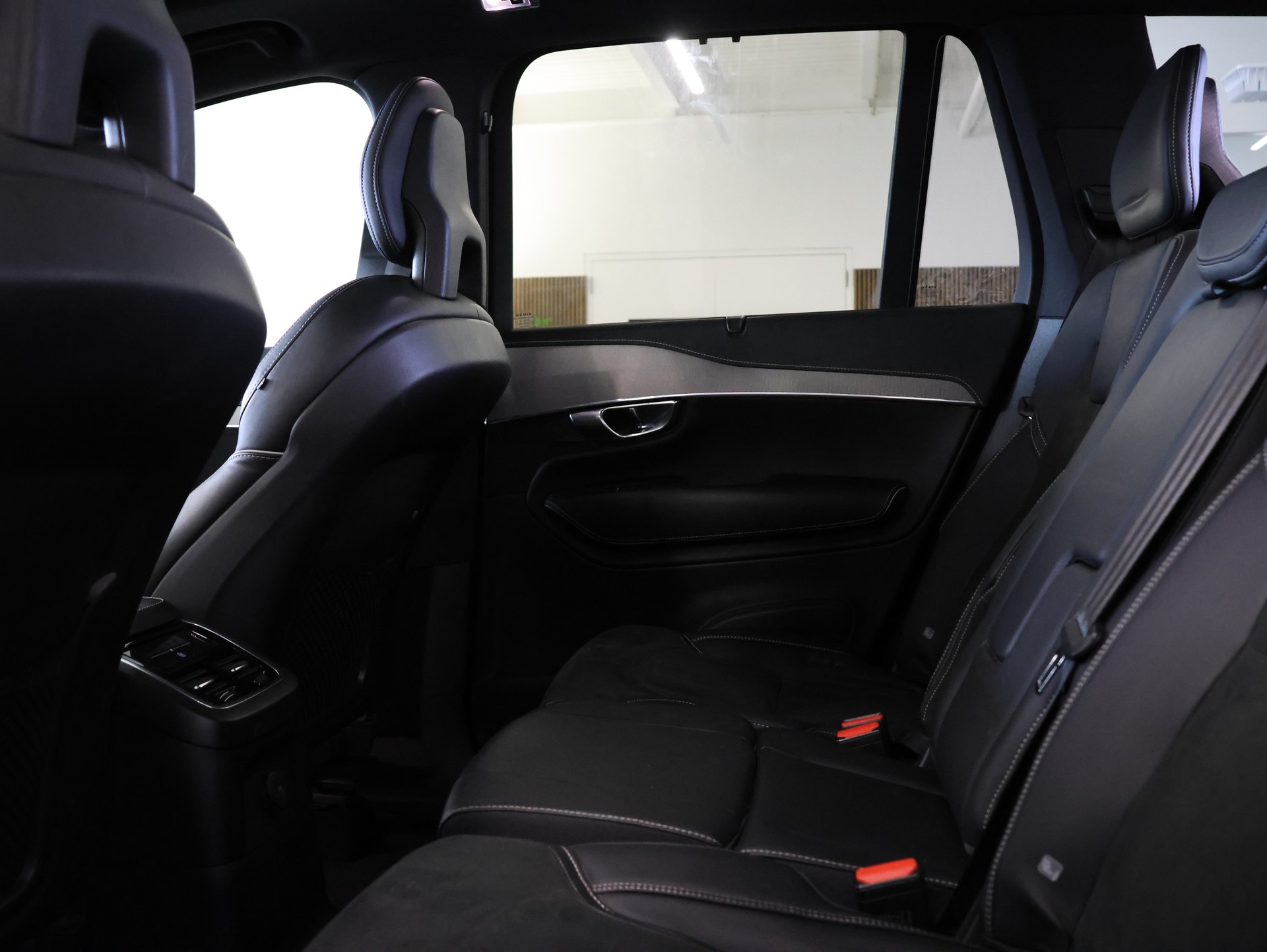 VOLVO XC90 T8 eAWD R-Design Geartronic-image-30