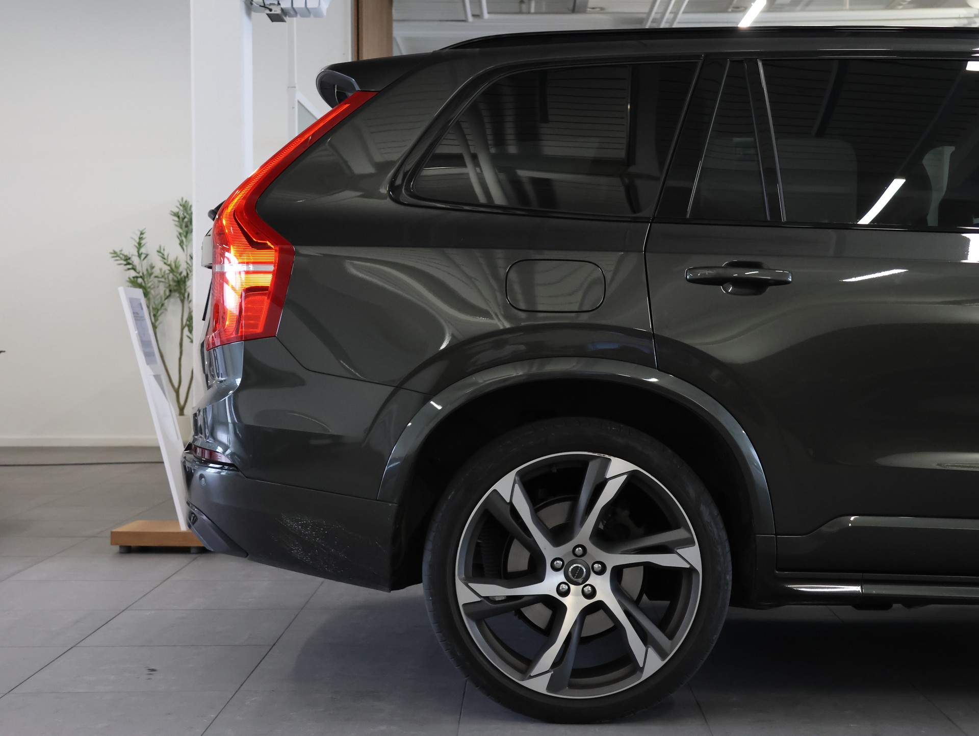 VOLVO XC90 T8 eAWD R-Design Geartronic-image-8