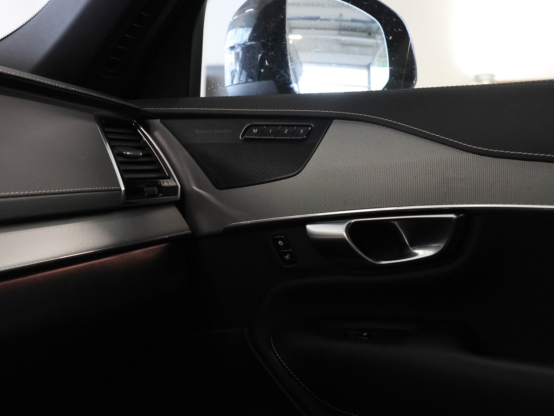 VOLVO XC90 T8 eAWD R-Design Geartronic-image-26
