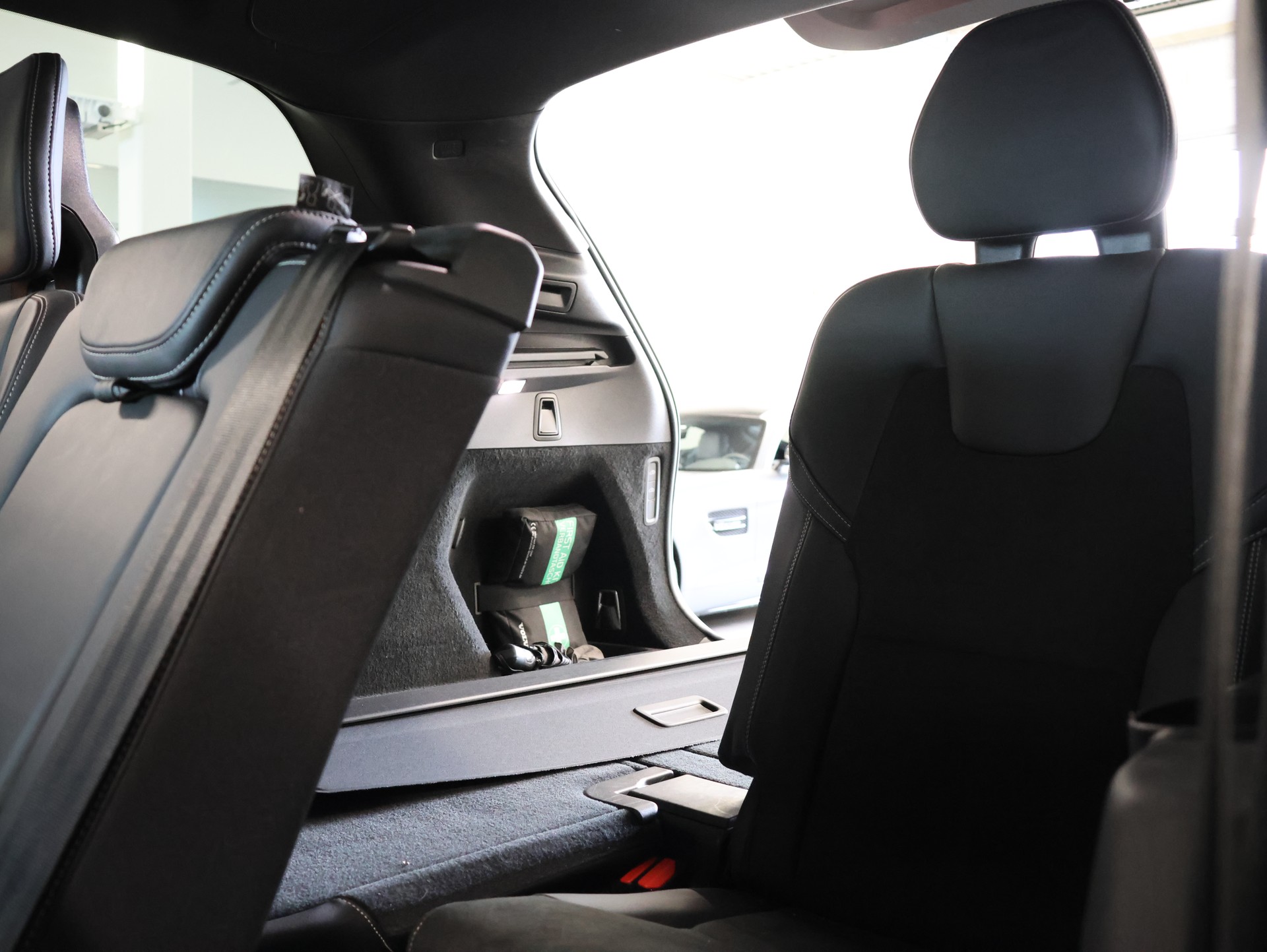 VOLVO XC90 T8 eAWD R-Design Geartronic-image-33