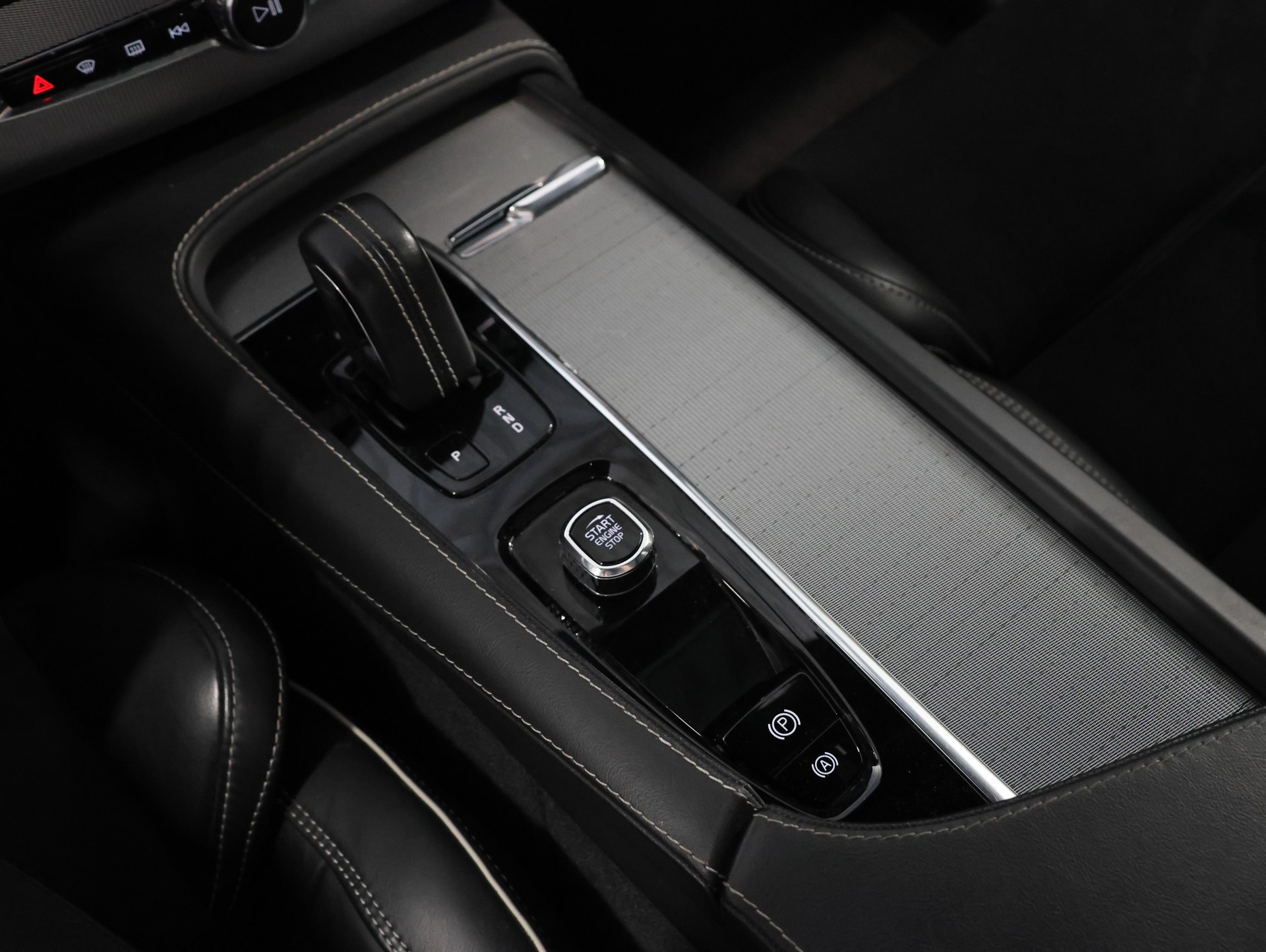 VOLVO XC90 T8 eAWD R-Design Geartronic-image-25