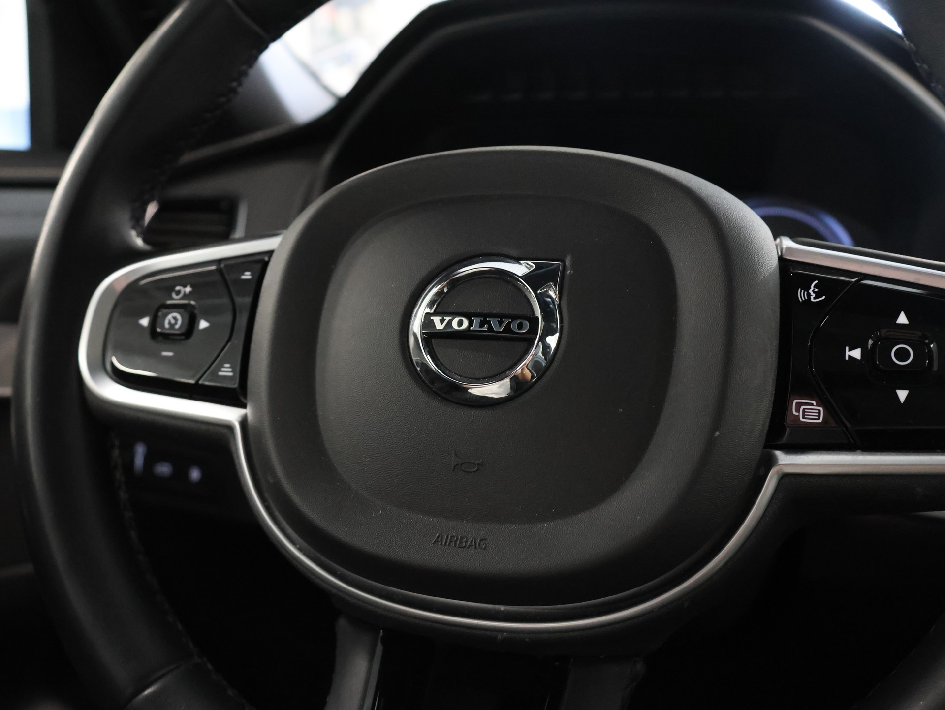 VOLVO XC90 T8 eAWD R-Design Geartronic-image-18