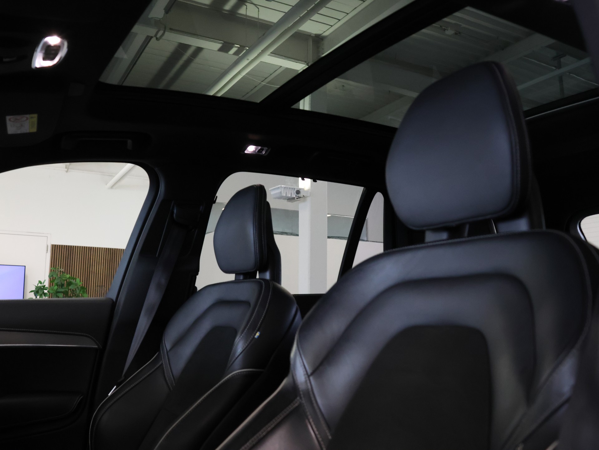 VOLVO XC90 T8 eAWD R-Design Geartronic-image-12