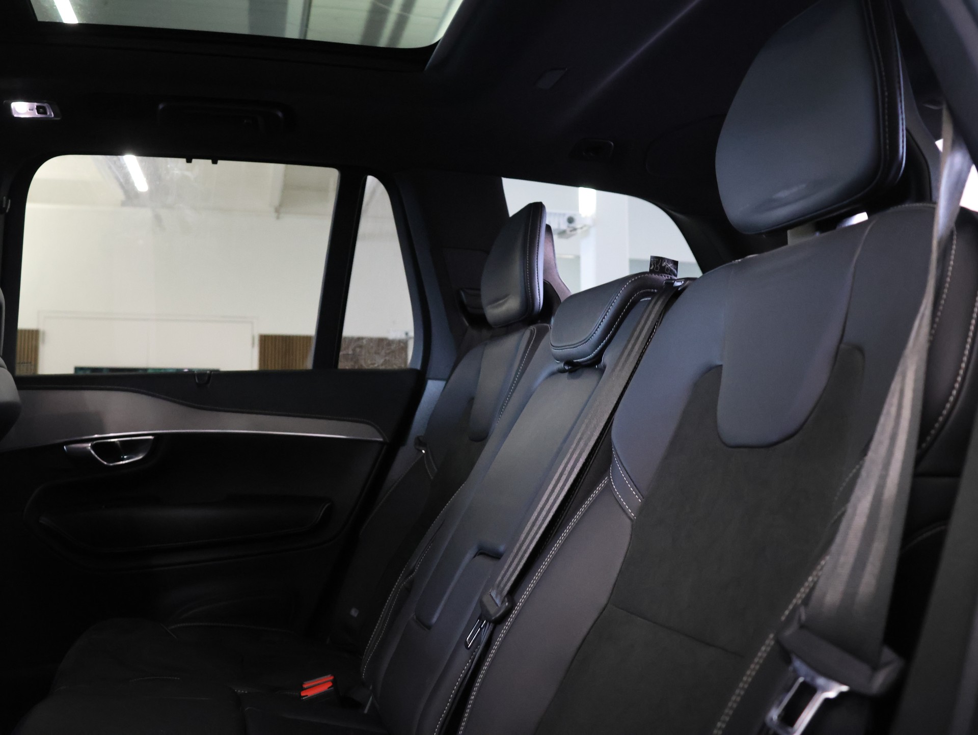 VOLVO XC90 T8 eAWD R-Design Geartronic-image-29
