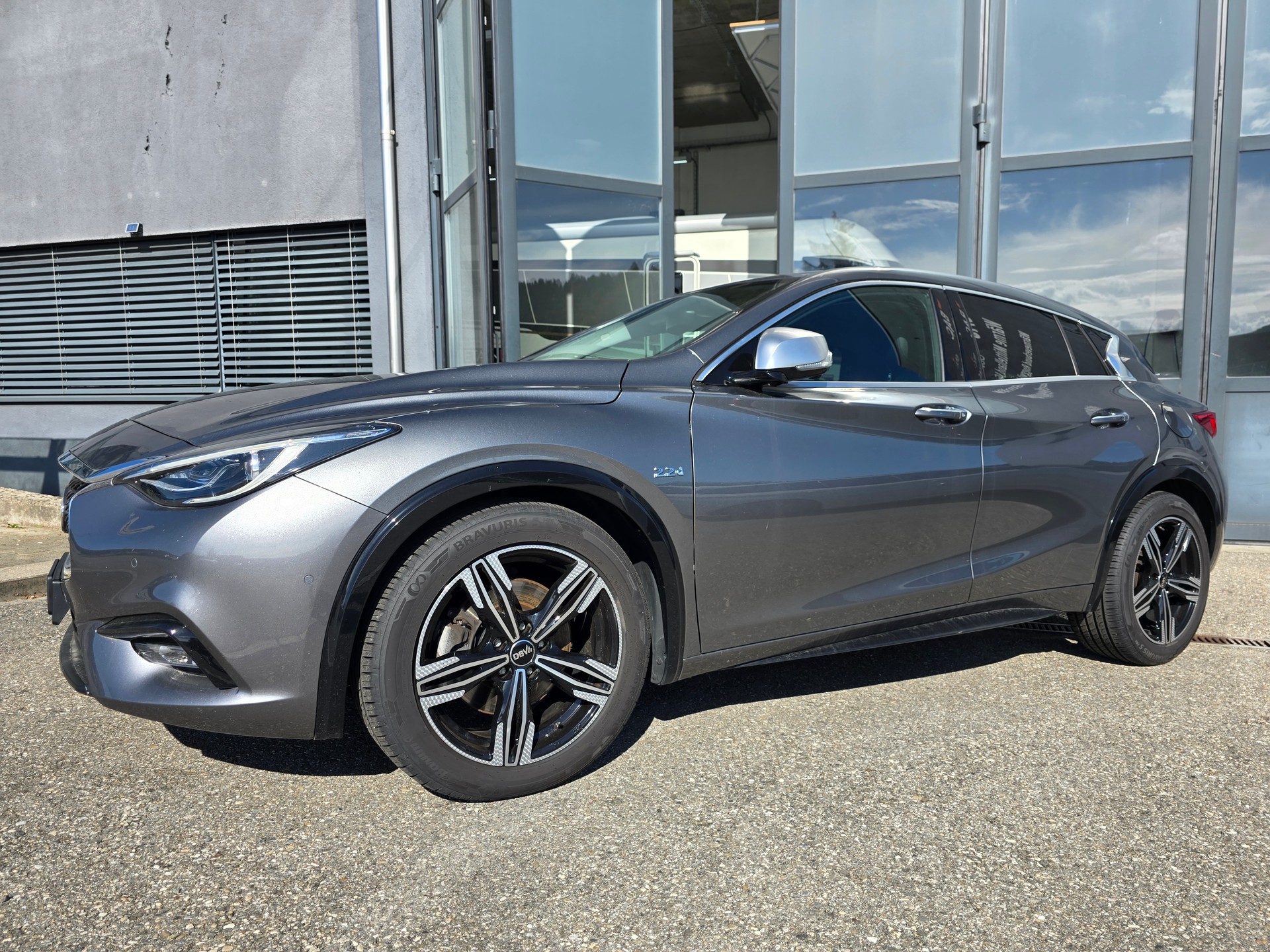 INFINITI Q30 2.2d Premium AWD DCT