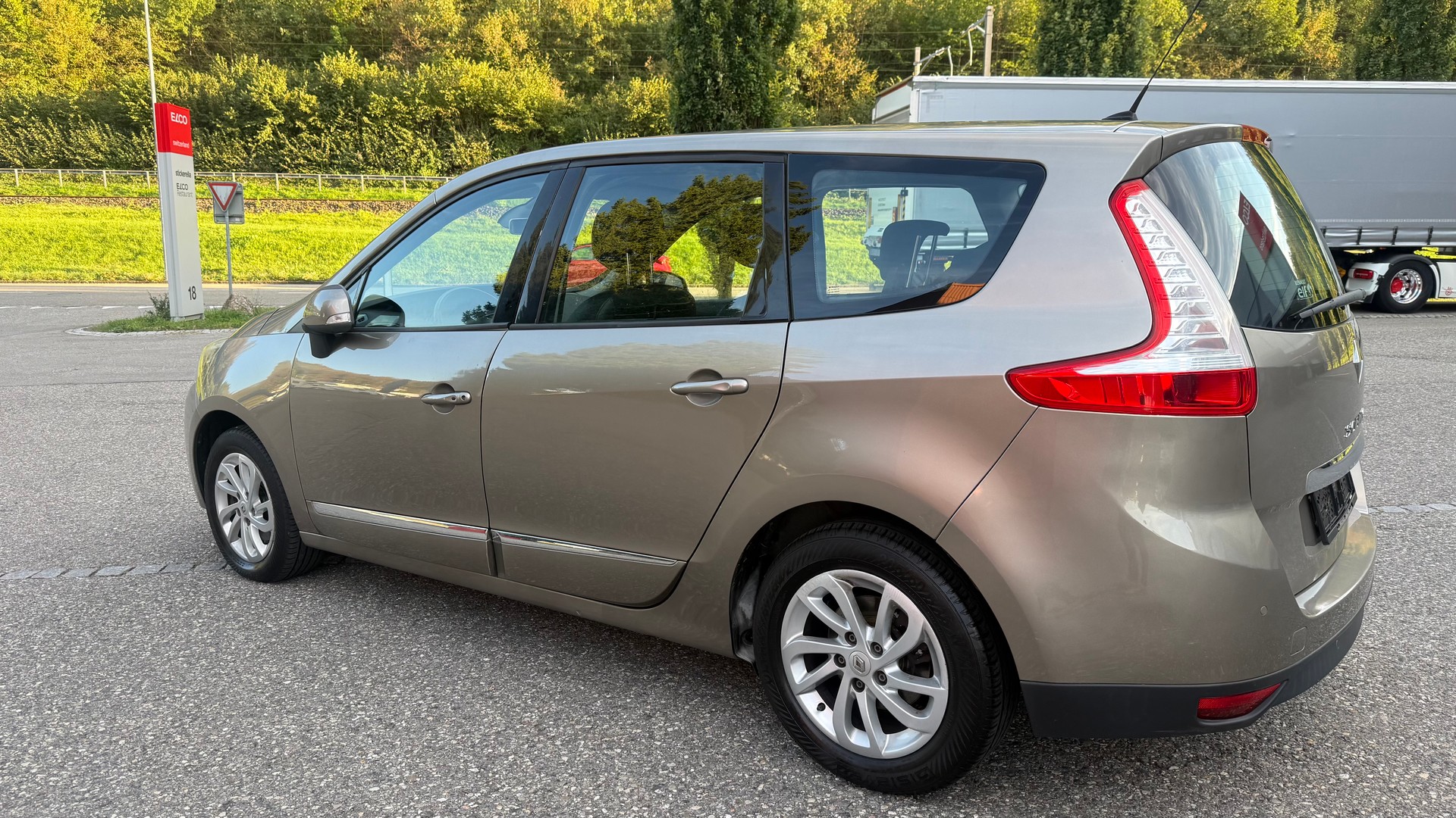 RENAULT Grand Scénic 2.0 16V Dynamique X-Tronic CVT-image-3