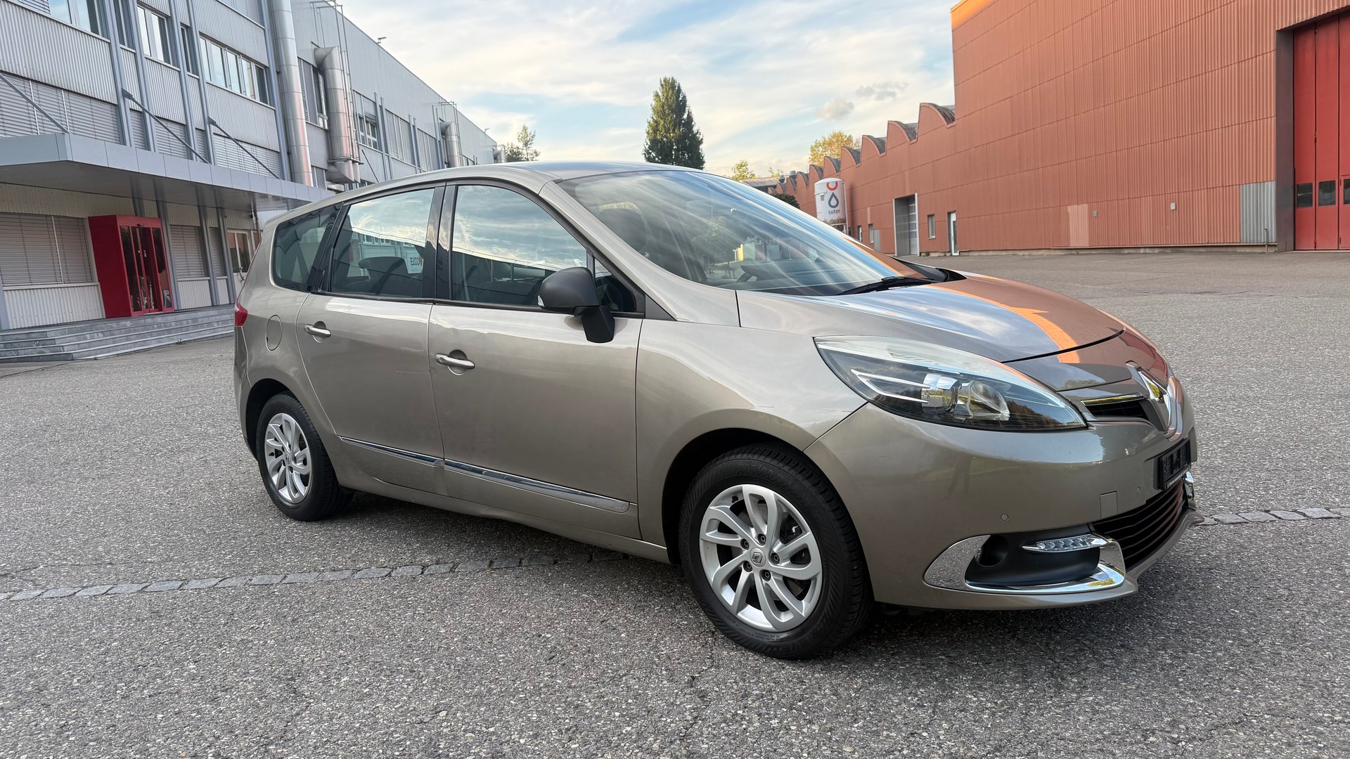 RENAULT Grand Scénic 2.0 16V Dynamique X-Tronic CVT-image-2