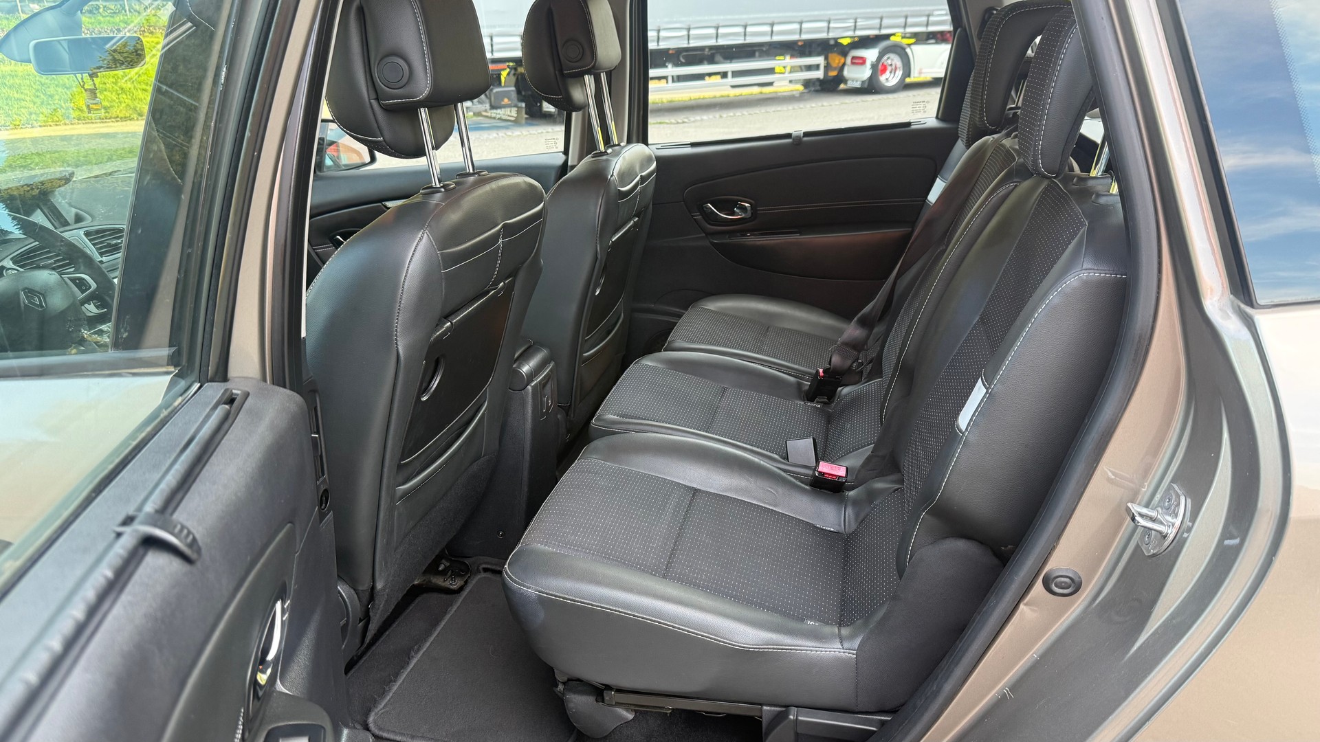 RENAULT Grand Scénic 2.0 16V Dynamique X-Tronic CVT-image-8