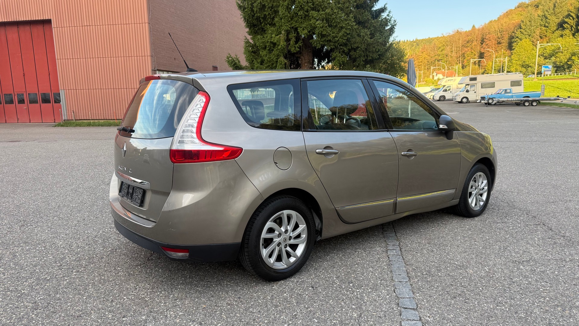 RENAULT Grand Scénic 2.0 16V Dynamique X-Tronic CVT-image-4