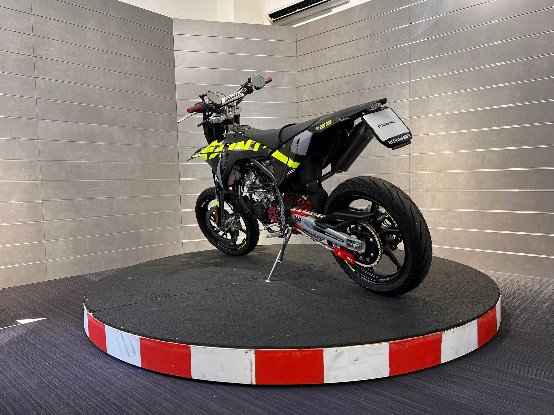 FANTIC Performance-showroom-element-3