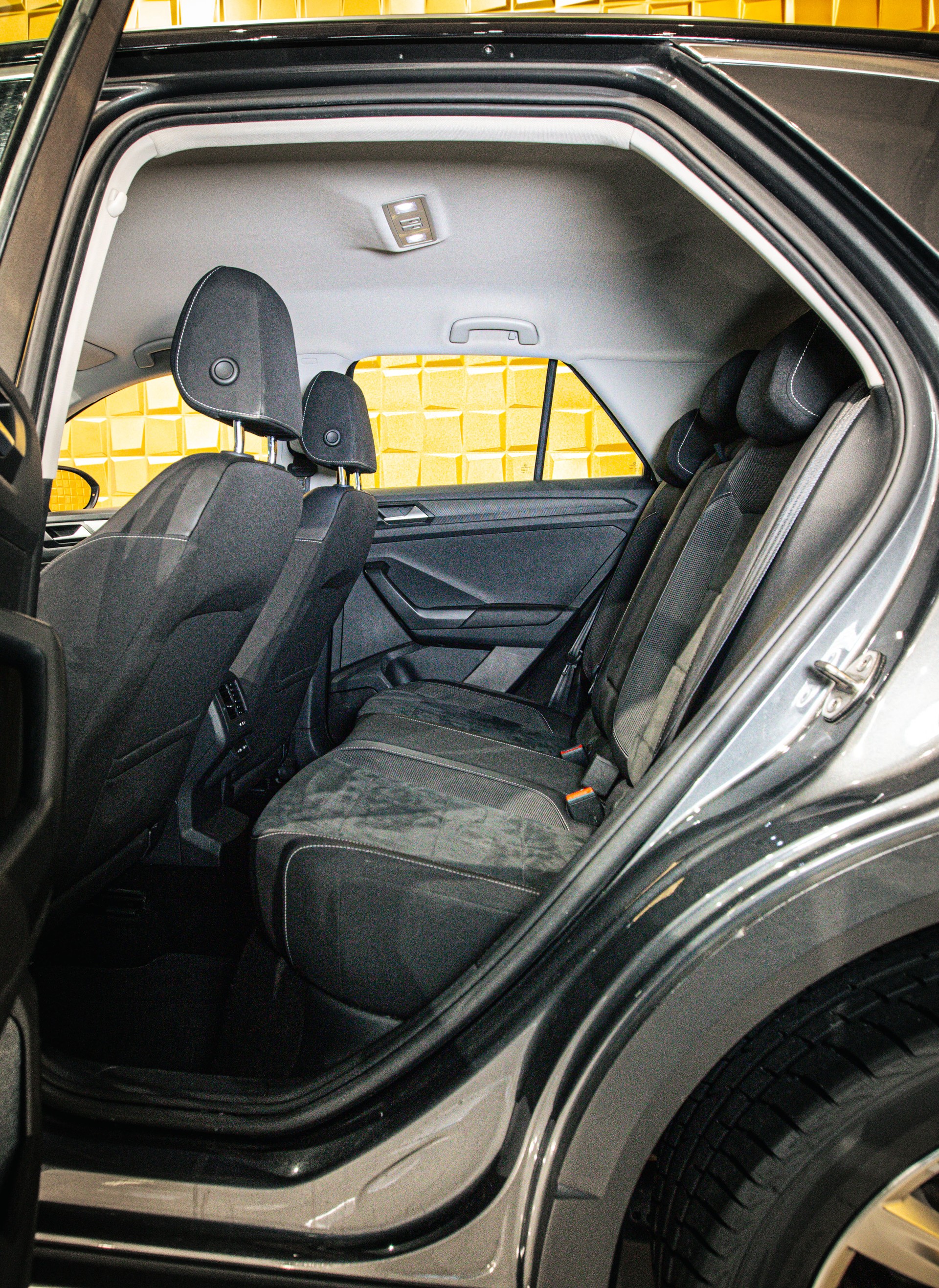 VW T-Roc 2.0 TSI Style DSG 4Motion-image-11