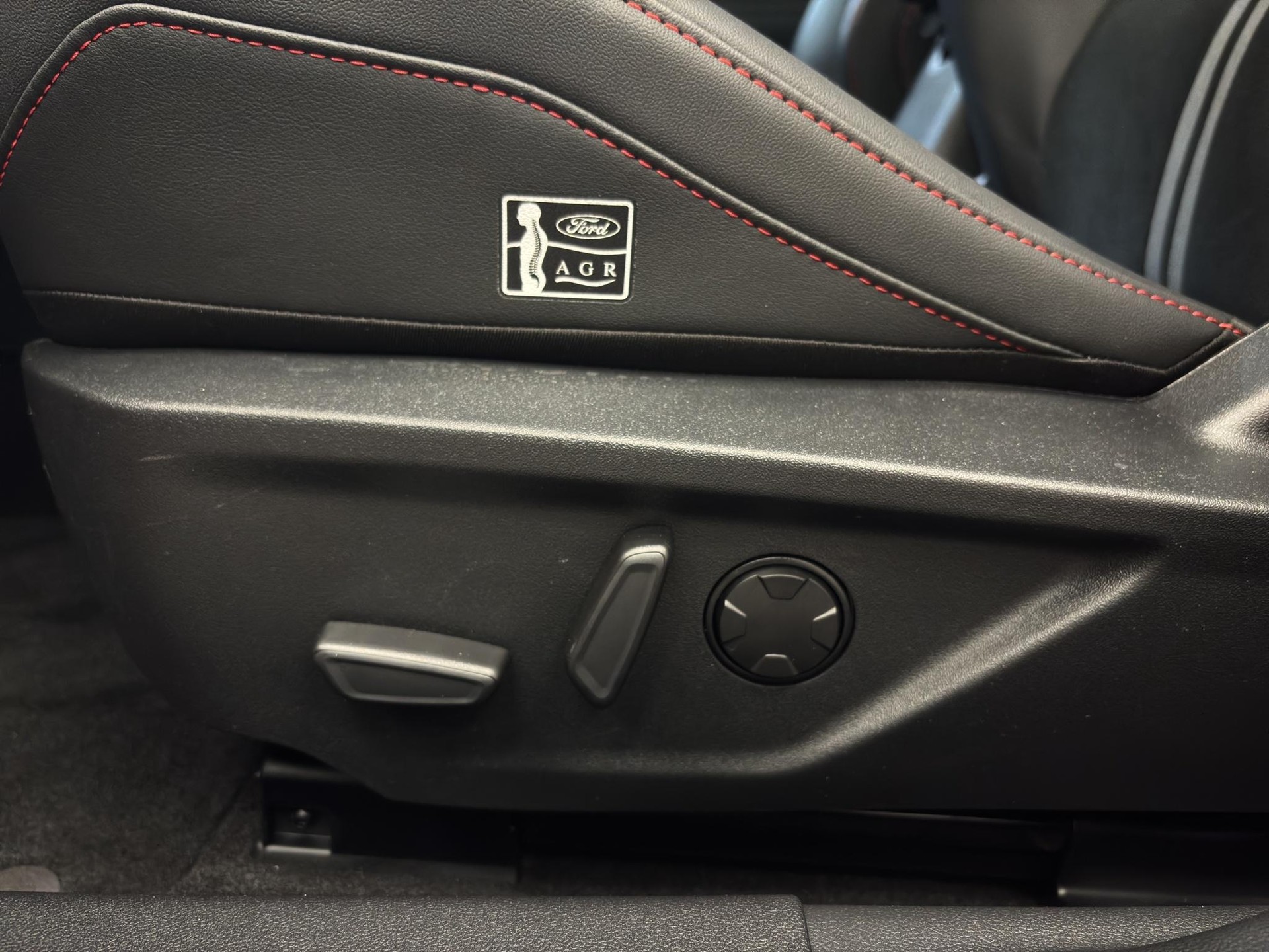 FORD Focus Station Wagon 2.3 EcoB ST X-image-12