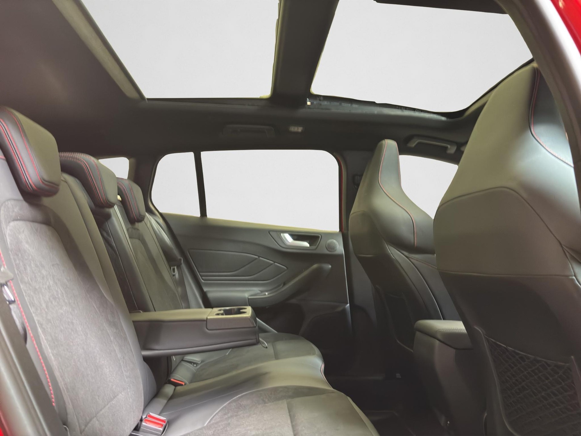 FORD Focus Station Wagon 2.3 EcoB ST X-image-13