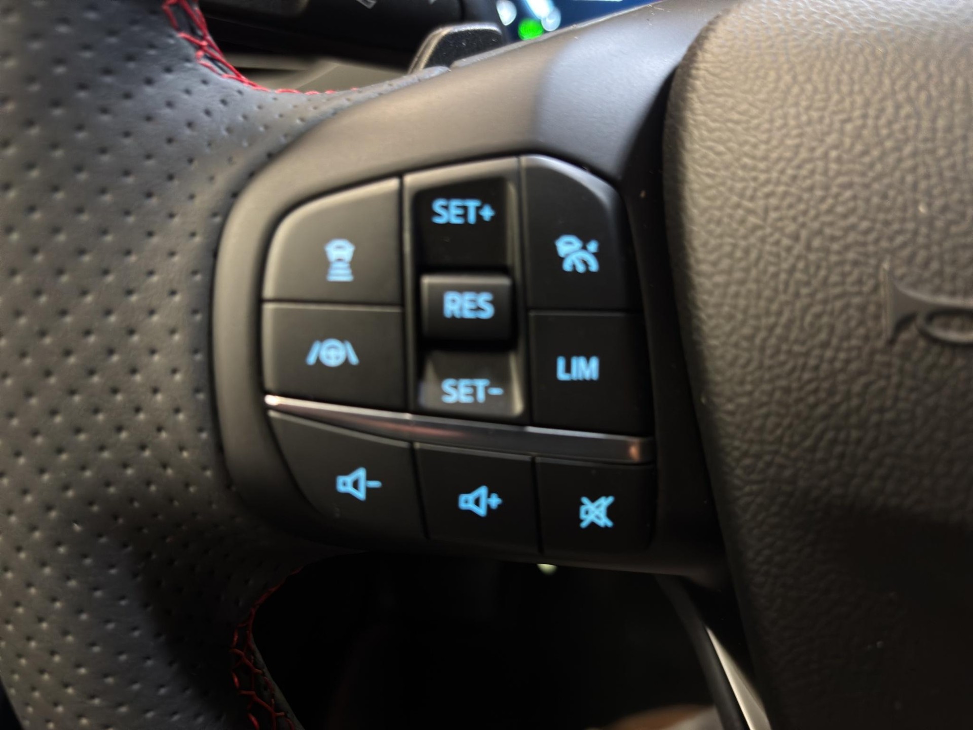 FORD Focus Station Wagon 2.3 EcoB ST X-image-4