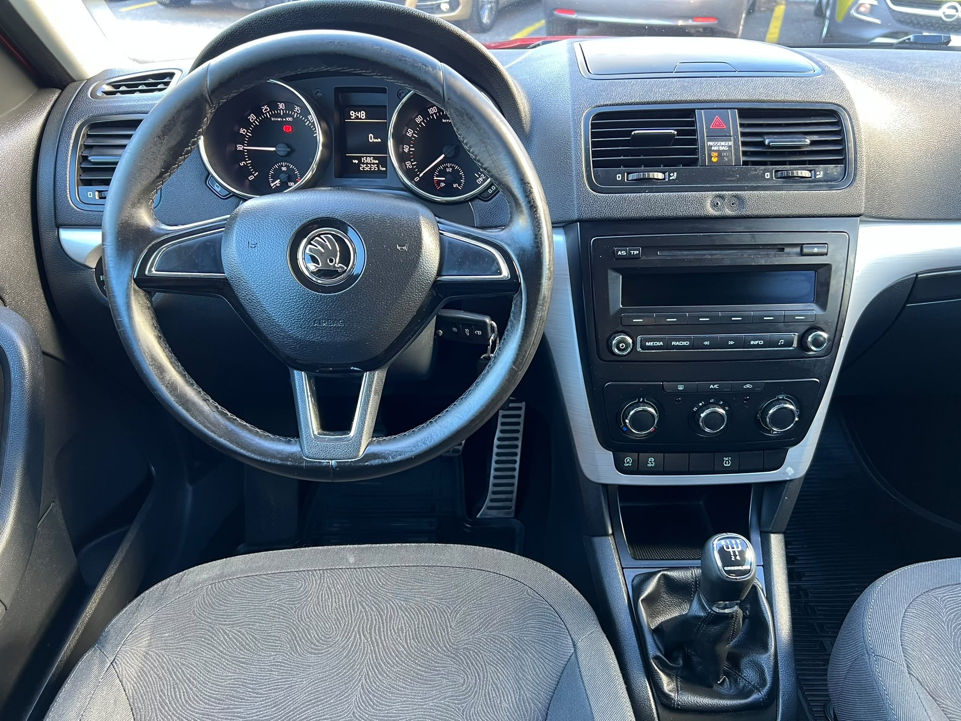 SKODA Yeti 1.6 TDI GreenLine Ambition 4x2-image-10