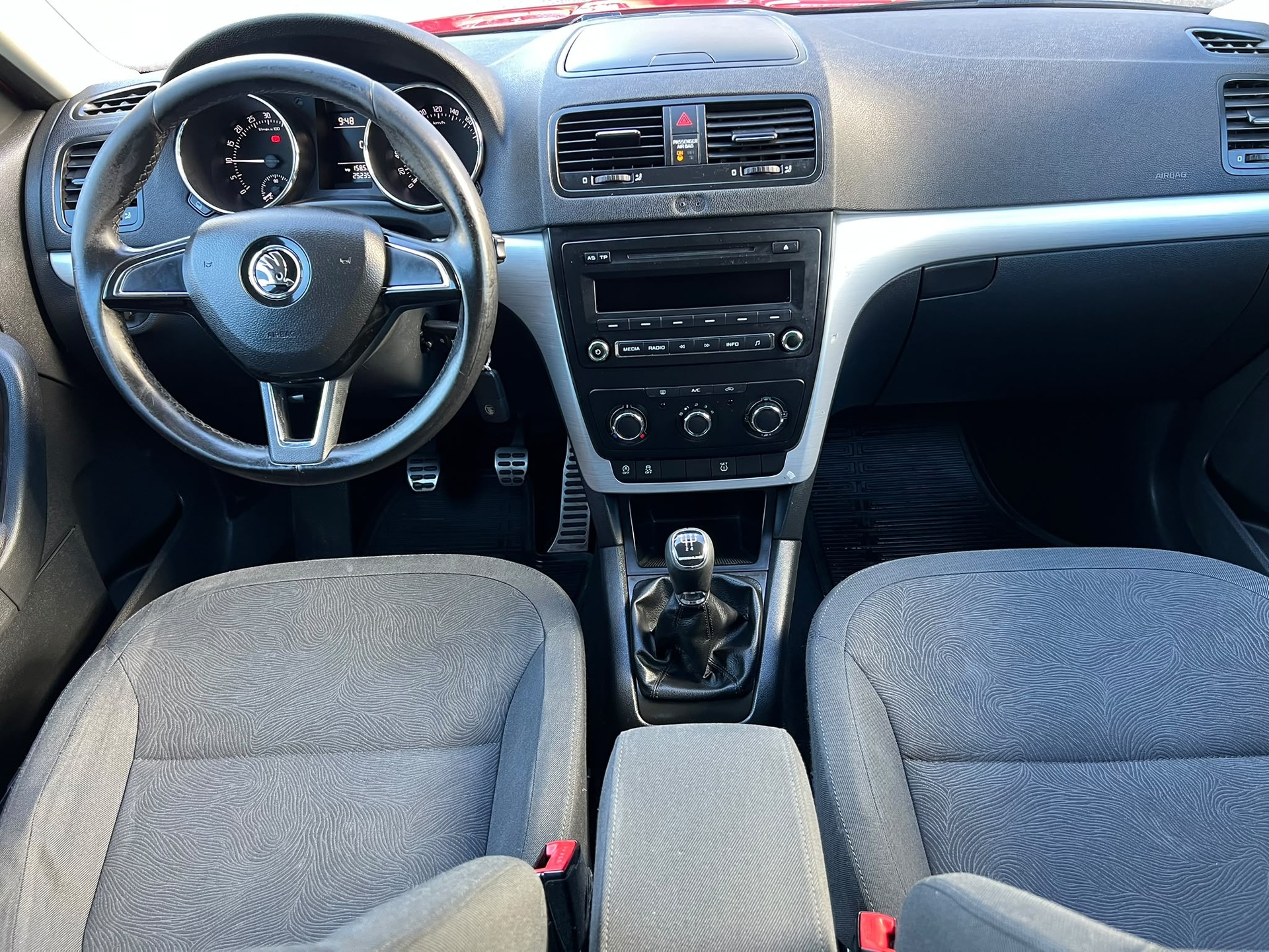 SKODA Yeti 1.6 TDI GreenLine Ambition 4x2-image-9
