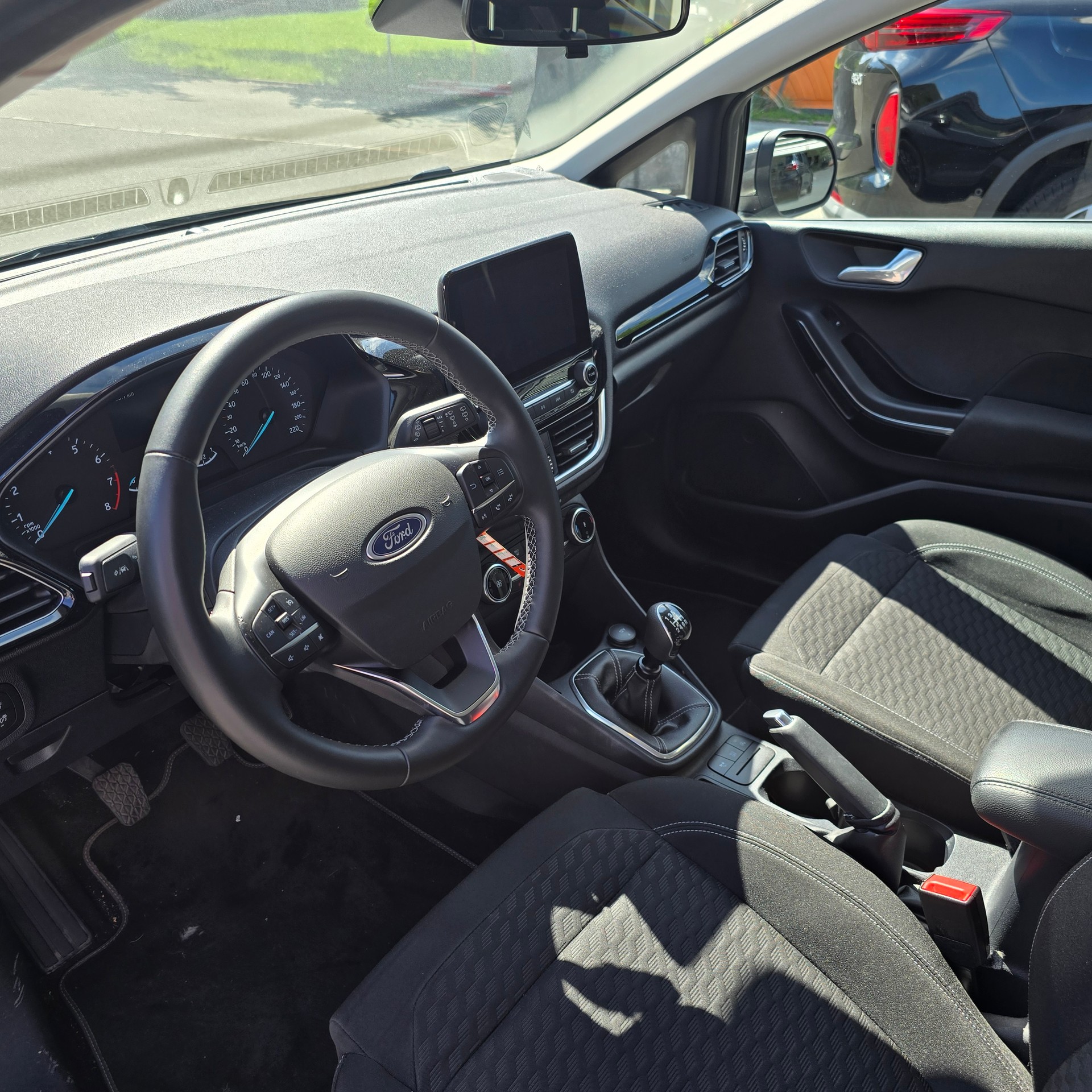 FORD Fiesta 1.0 EcoB Hybrid Titanium-image-9
