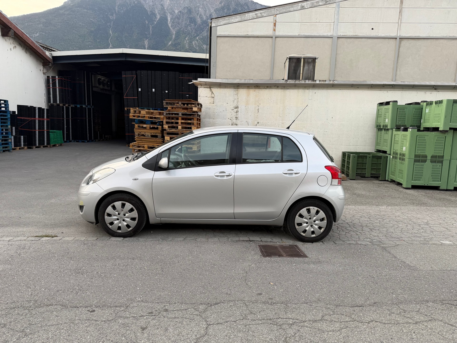 TOYOTA Yaris 1.33 Linea Sol-image-2
